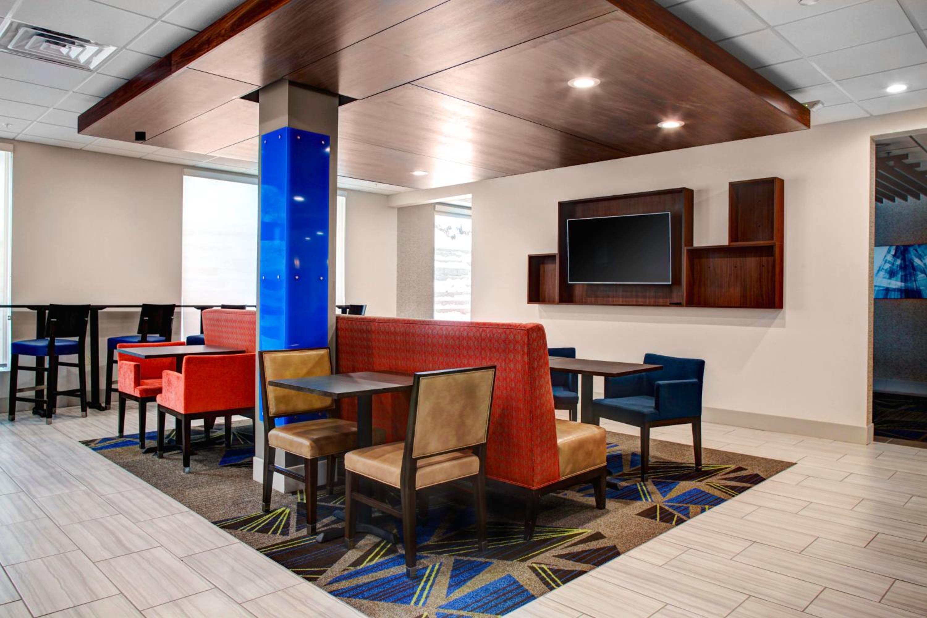 Holiday Inn Express & Suites Coldwater by IHG