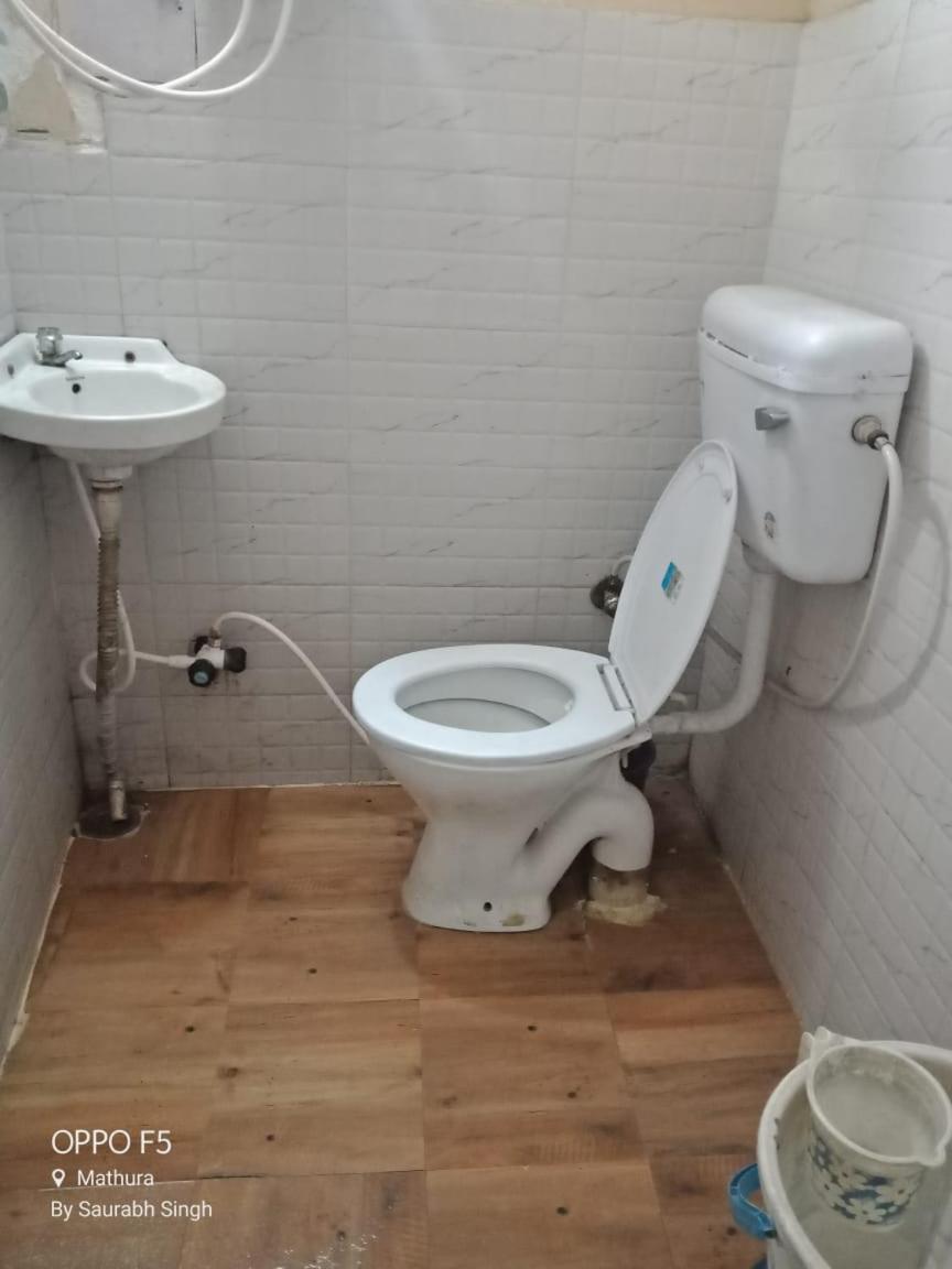 RADHA MADHAV GUEST HOUSE