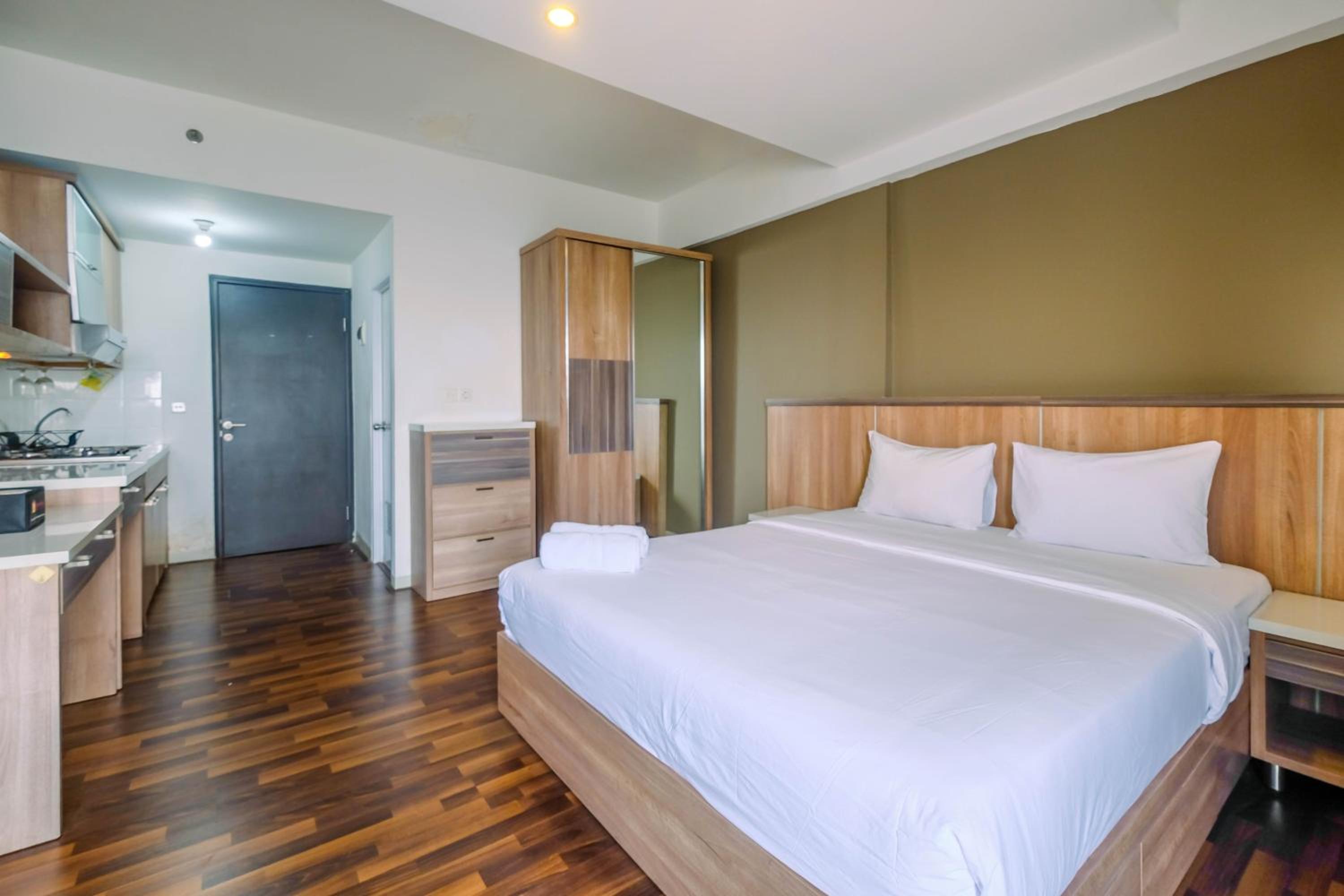 Modern and Cozy Studio Park View Condominium Apartment By Travelio