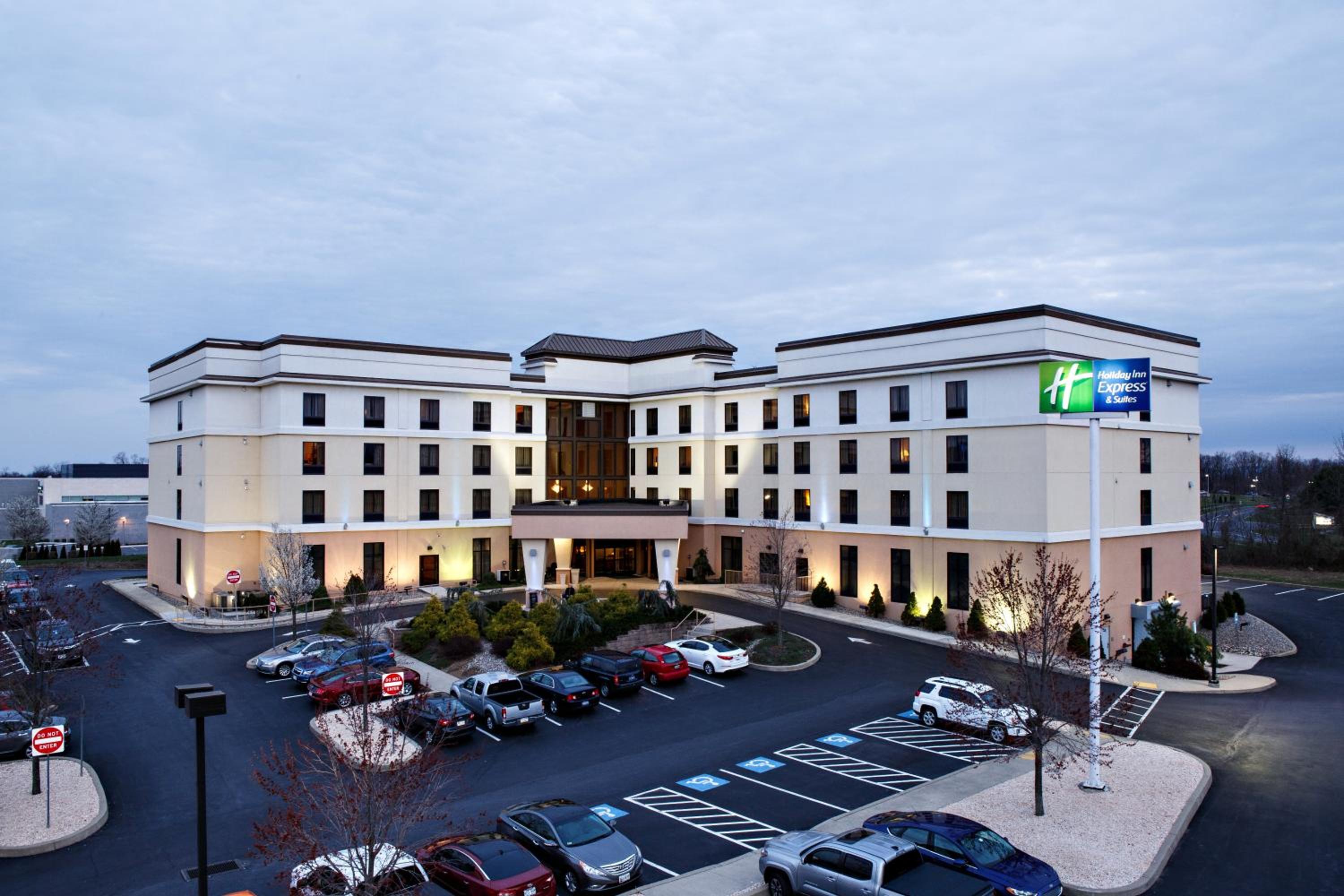 Hotel Holiday Inn Express Harrisburg West, an IHG Hotel - Image 1