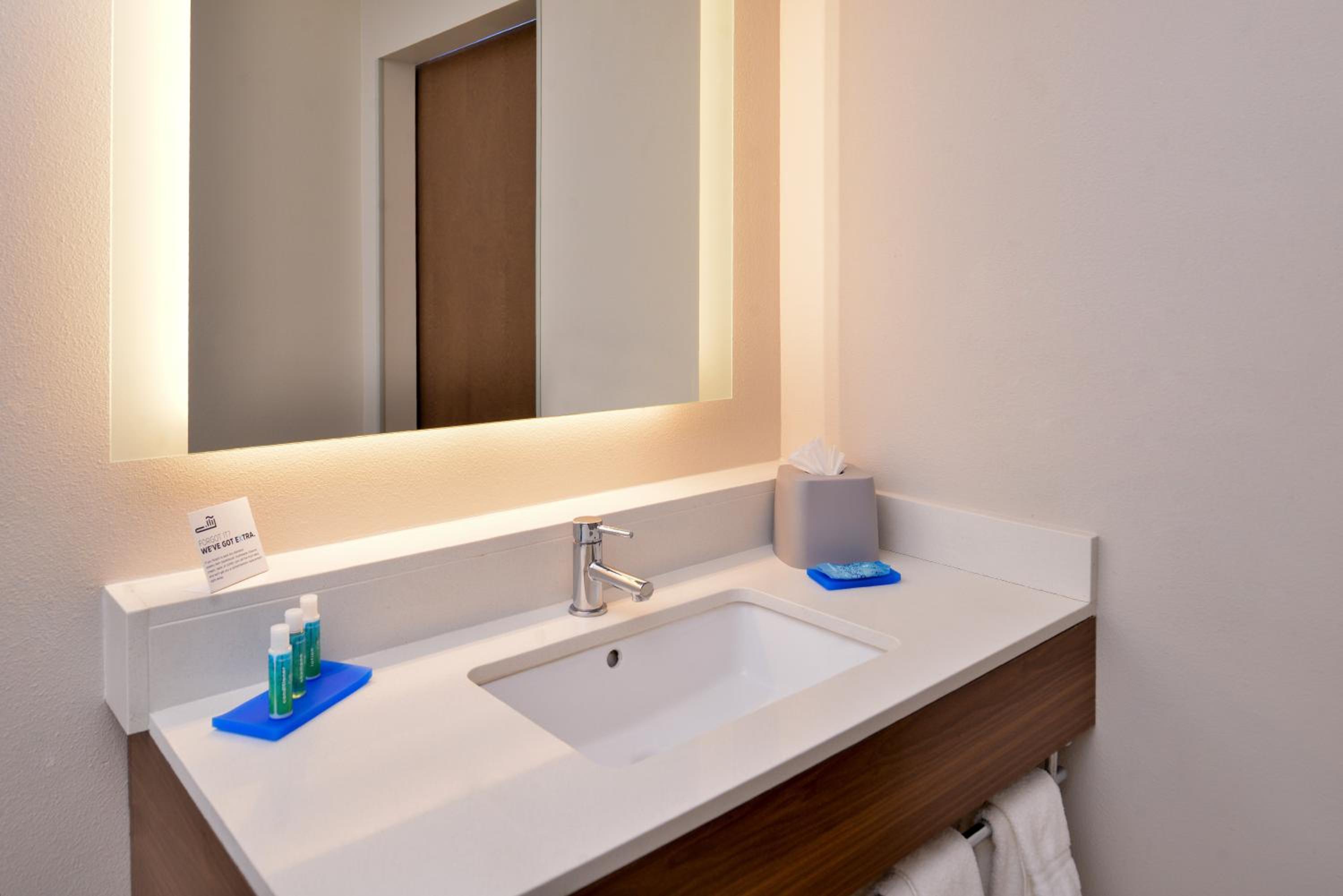Van Horn Vacations - Holiday Inn Express  Suites - Van Horn, an IHG Hotel - Property Image 9
