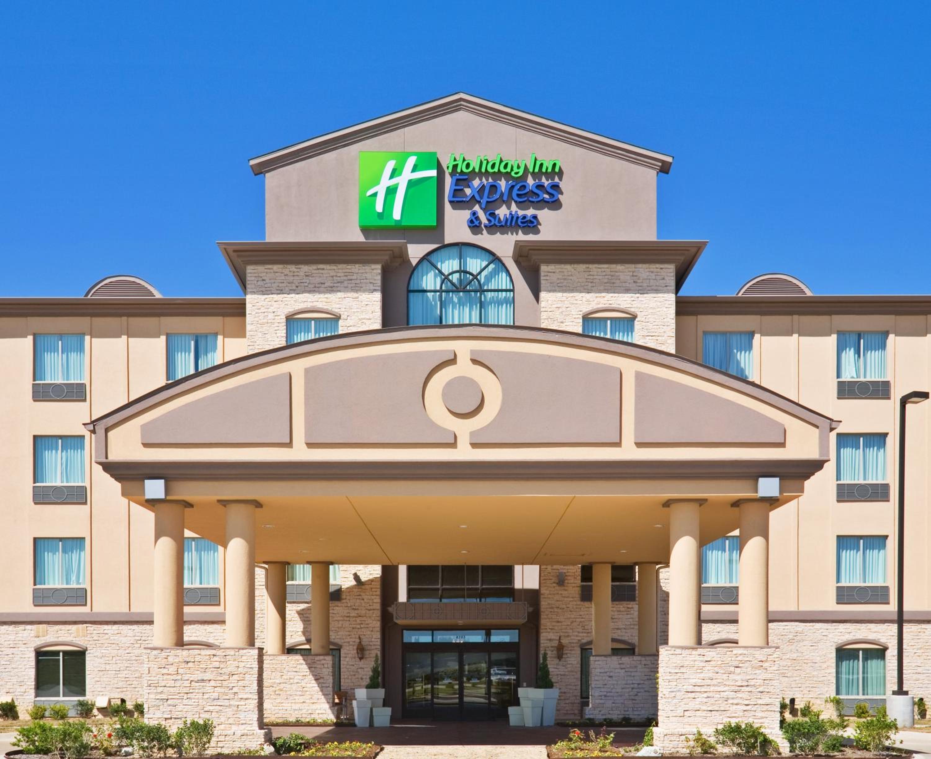 Hotel Holiday Inn Express & Suites Dallas East - Fair Park, an IHG Hotel - Image 1