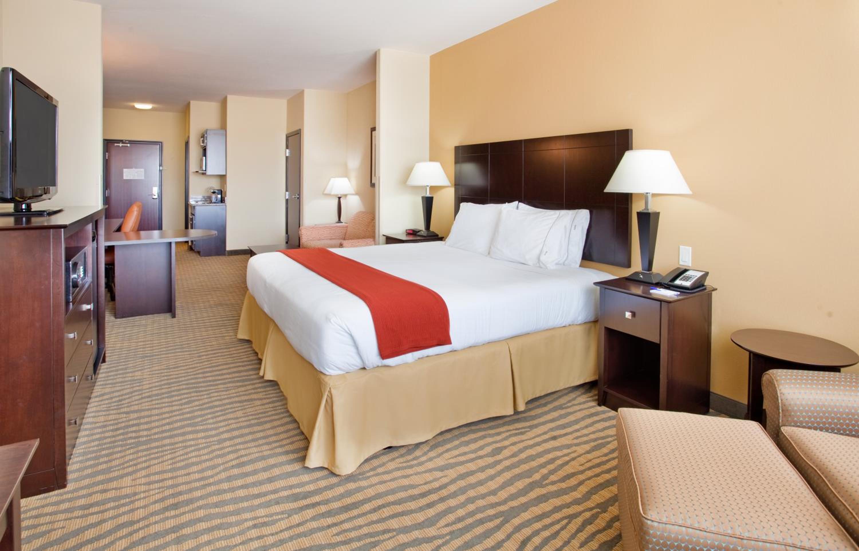 Gallup Vacations - Holiday Inn Express  Suites Gallup East, an IHG Hotel - Property Image 1