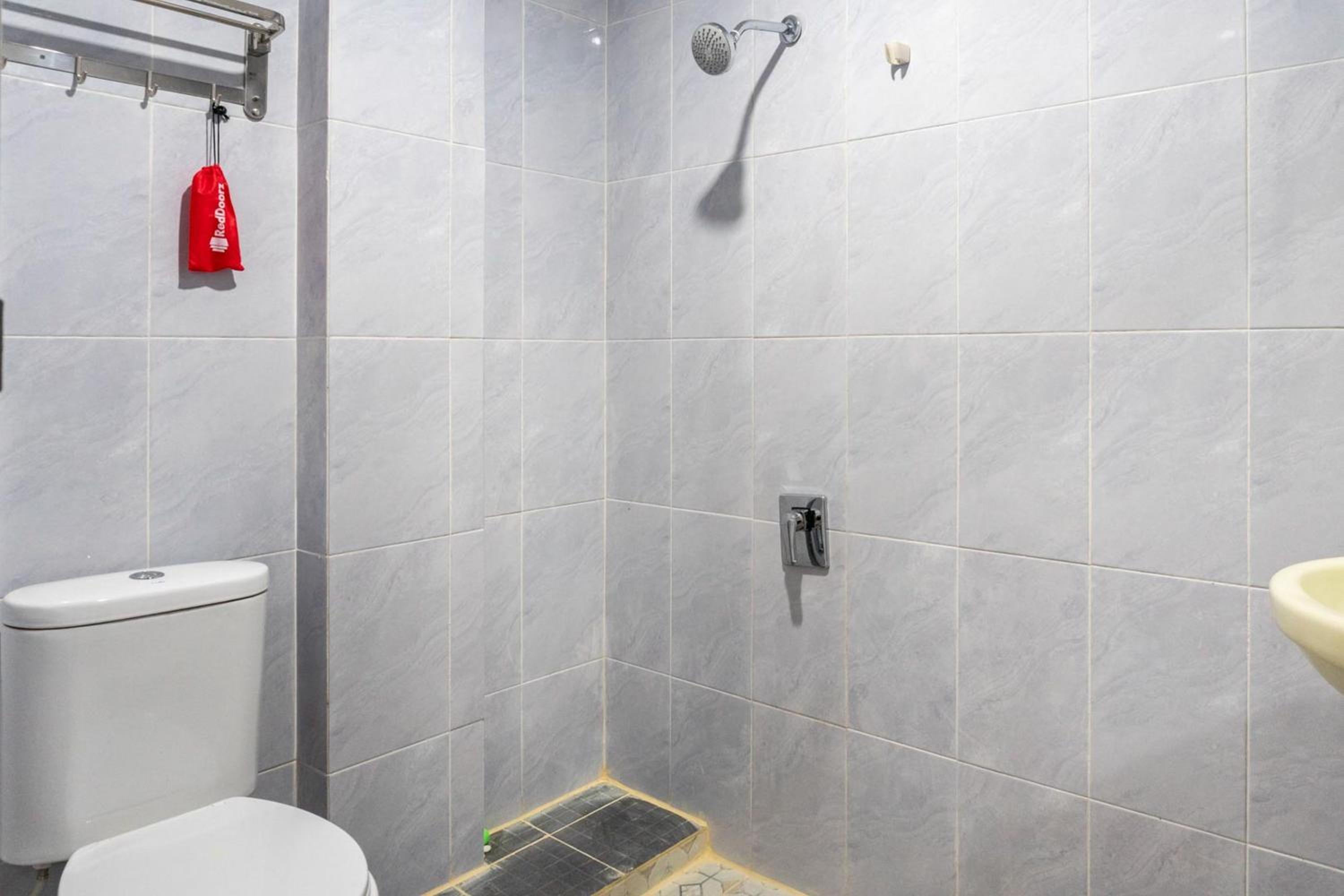RedDoorz near Manhattan Times Square Medan 2, Medan - 16