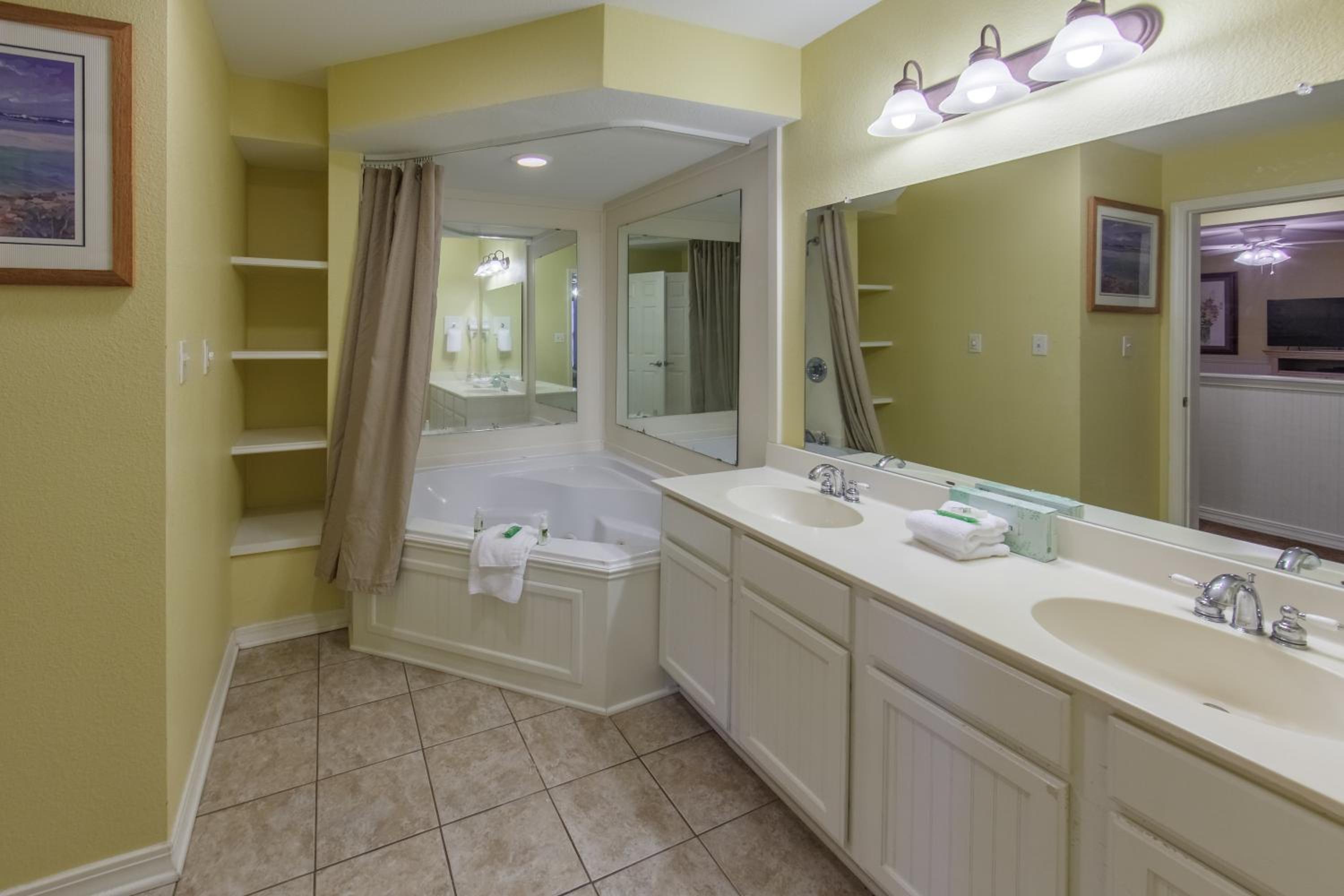 Flint Vacations - Holiday Inn Club Vacations Villages Resort at Lake Palestine - Property Image 24