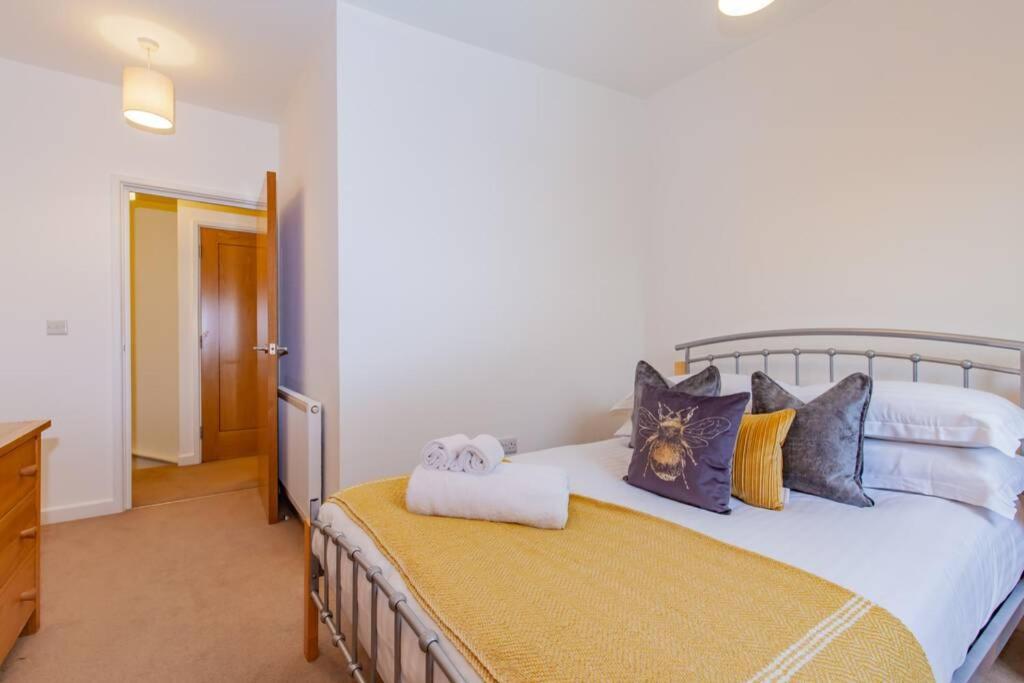 Unique and quirky central apartment with parking view 2