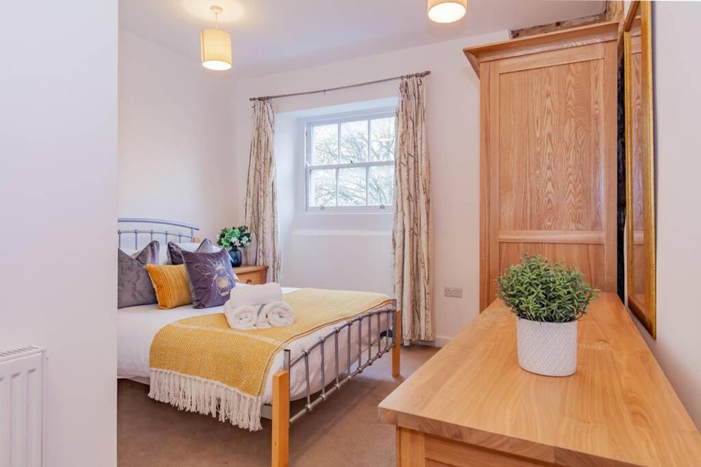 Unique and quirky central apartment with parking view 3