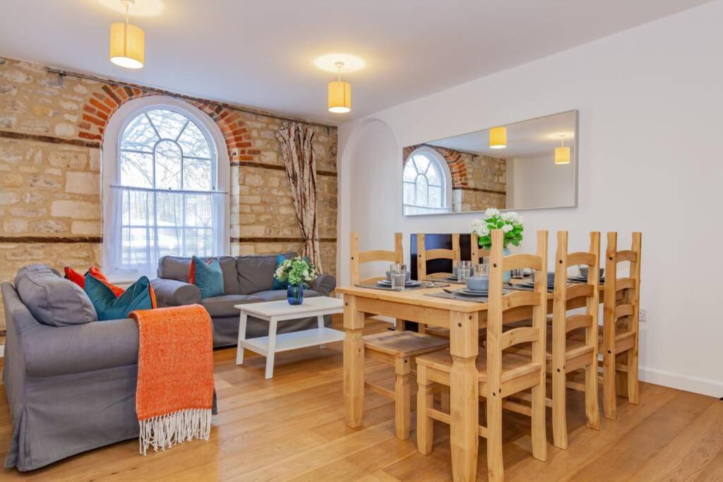 Unique and quirky central apartment with parking view 5