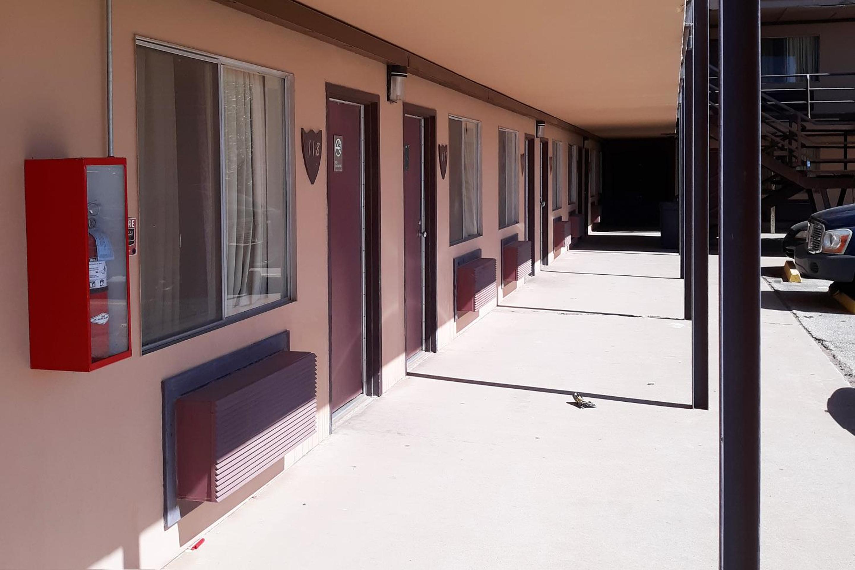 Clovis Vacations - OYO Hotel Kings at Clovis - Property Image 11