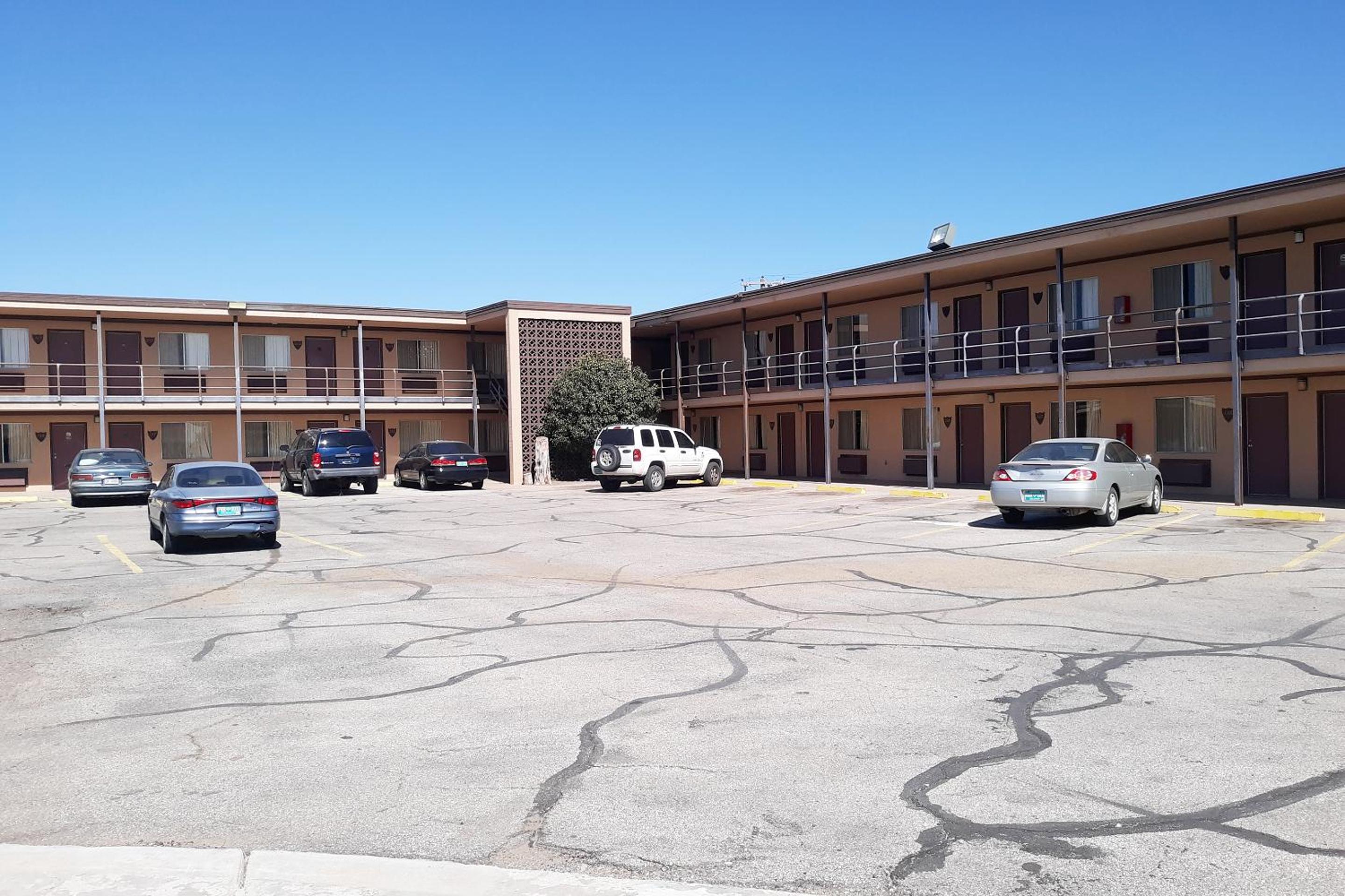 Clovis Vacations - OYO Hotel Kings at Clovis - Property Image 8