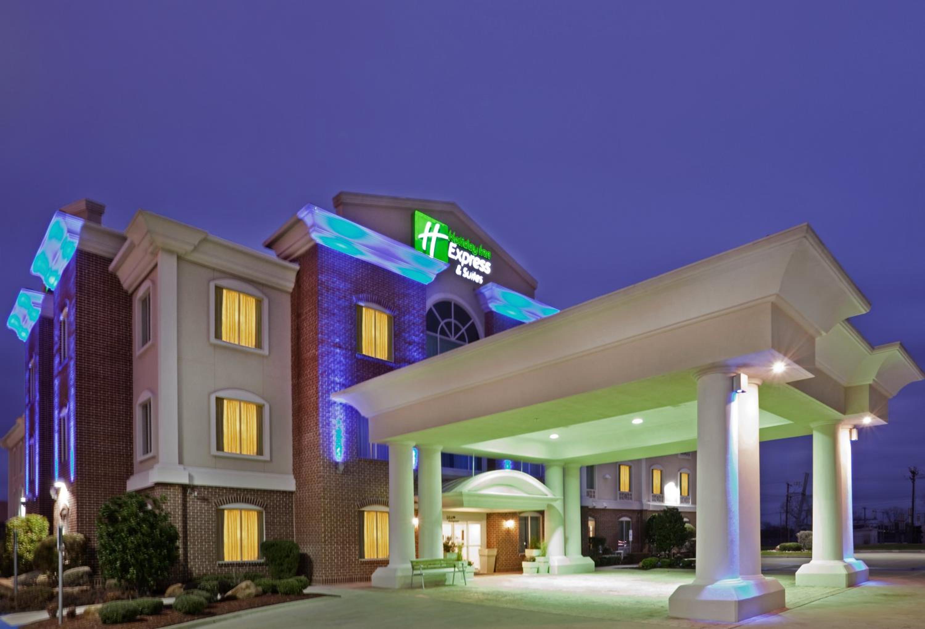 Holiday Inn Express  Suites Waxahachie, an IHG Hotel - Property Image 1