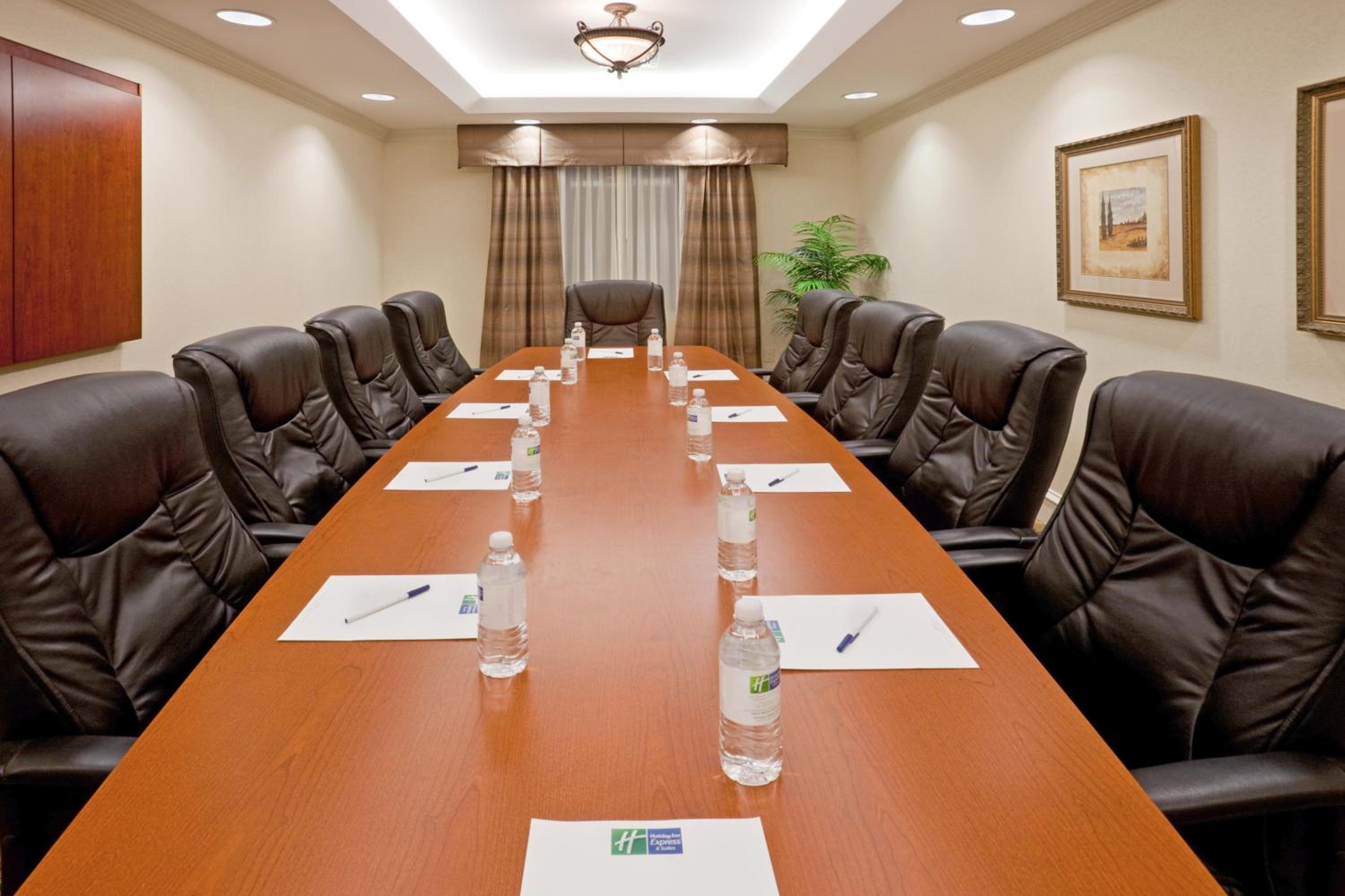 Holiday Inn Express  Suites Waxahachie, an IHG Hotel - Property Image 7