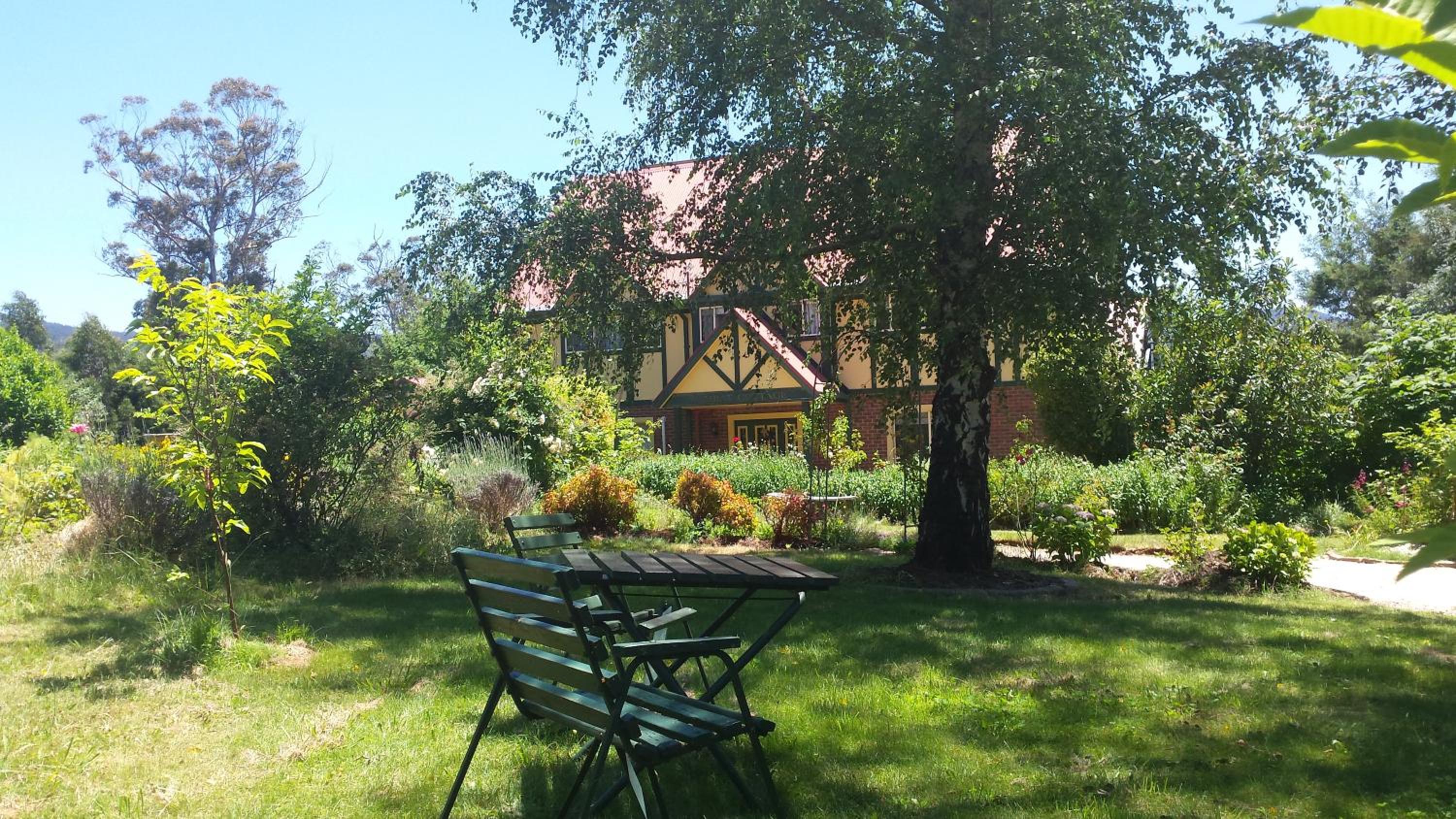 Oaktree Guest House