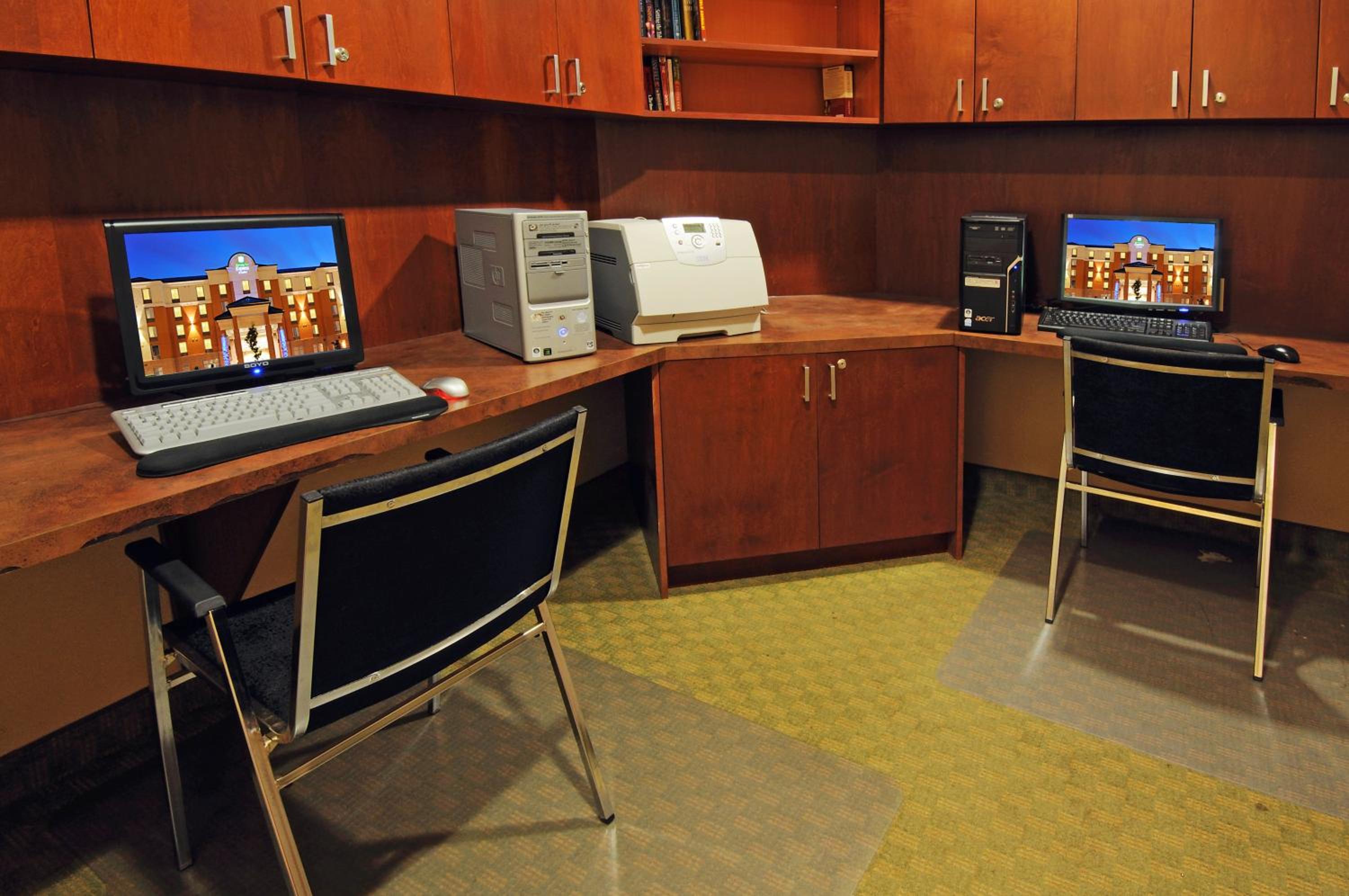 Holiday Inn Express Brampton, an IHG Hotel - Property Image 11