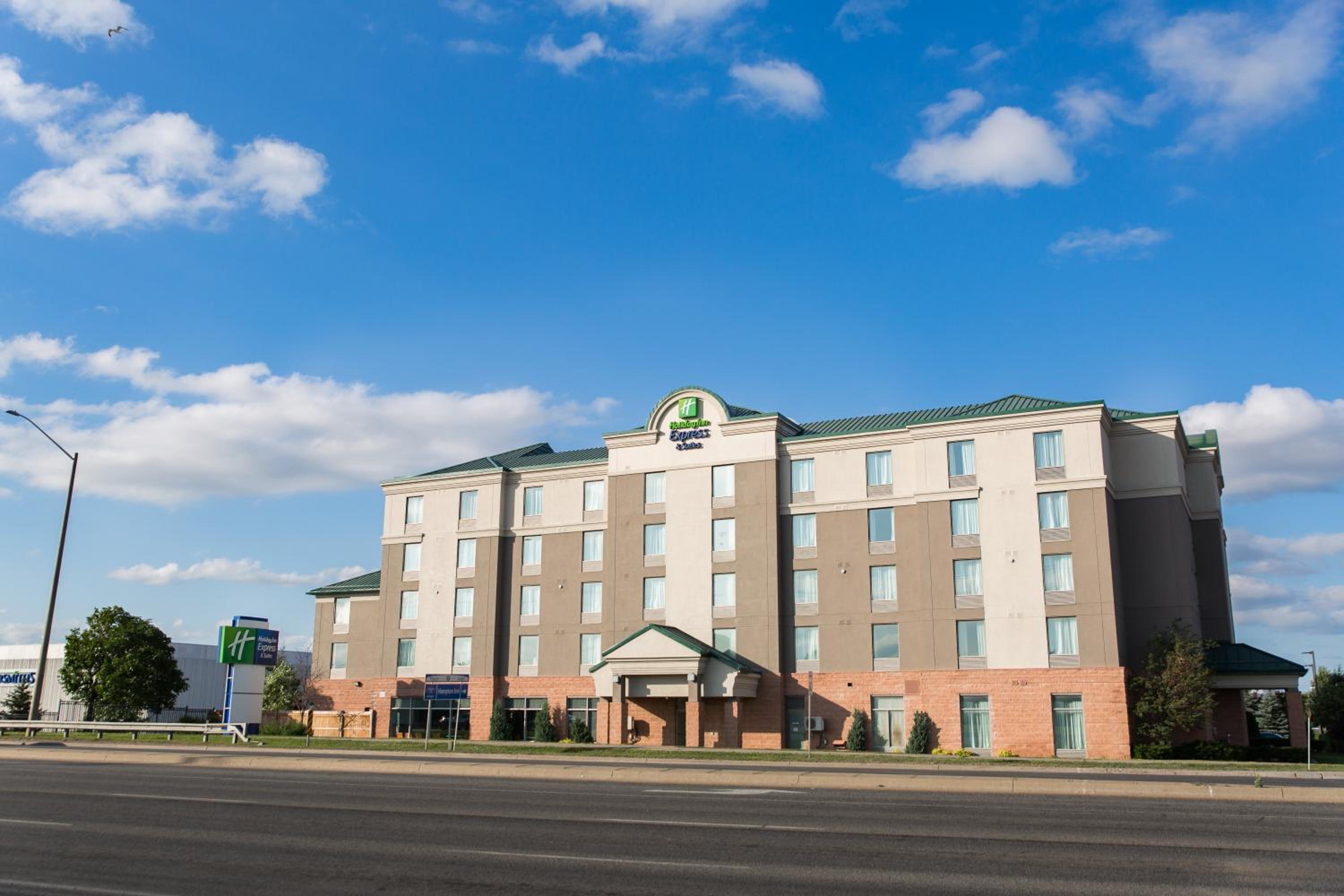 Hotel Holiday Inn Express & Suites Brampton By Ihg