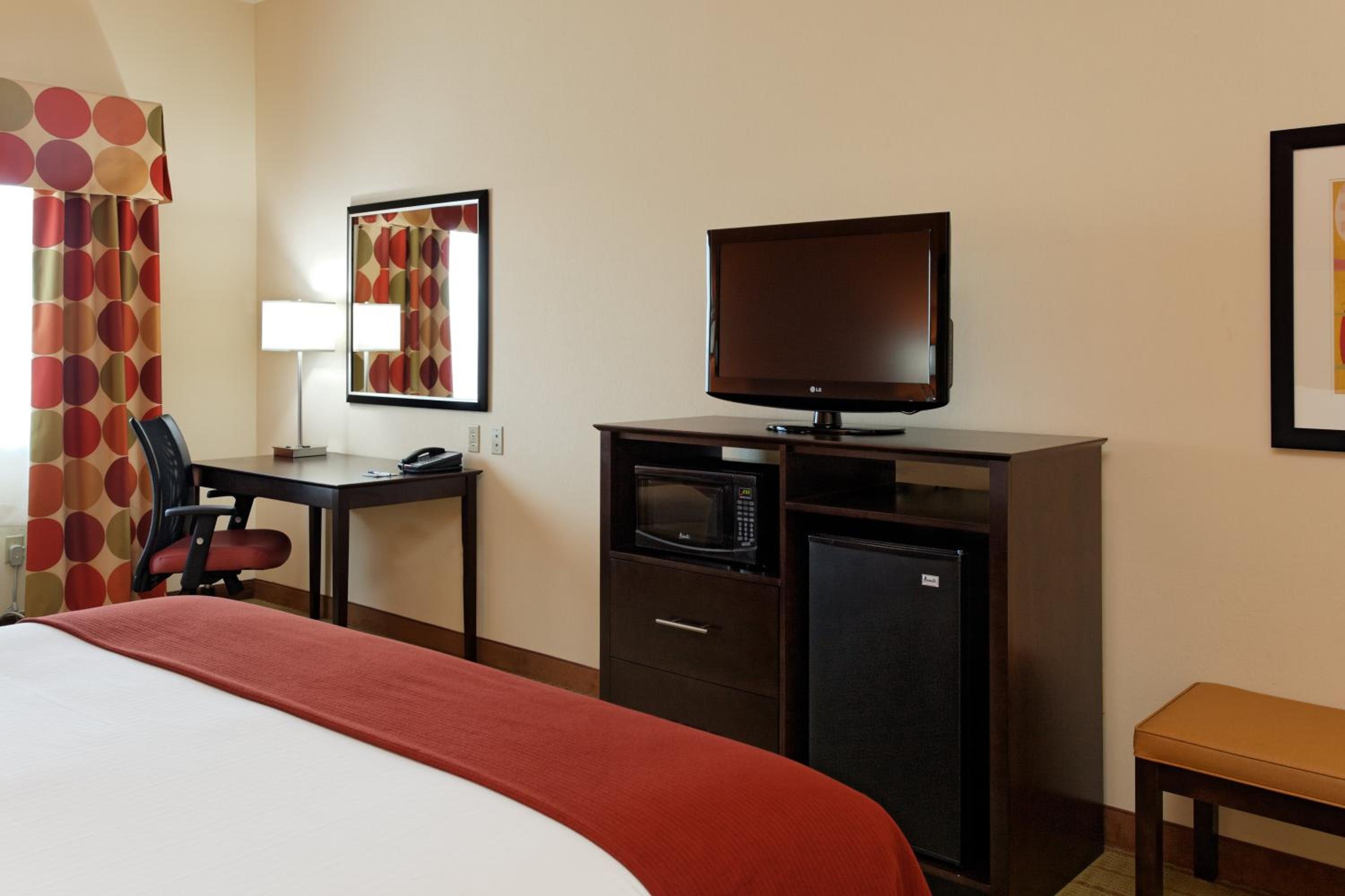 Florence Vacations - Holiday Inn Express Florence Northeast, an IHG Hotel - Property Image 2