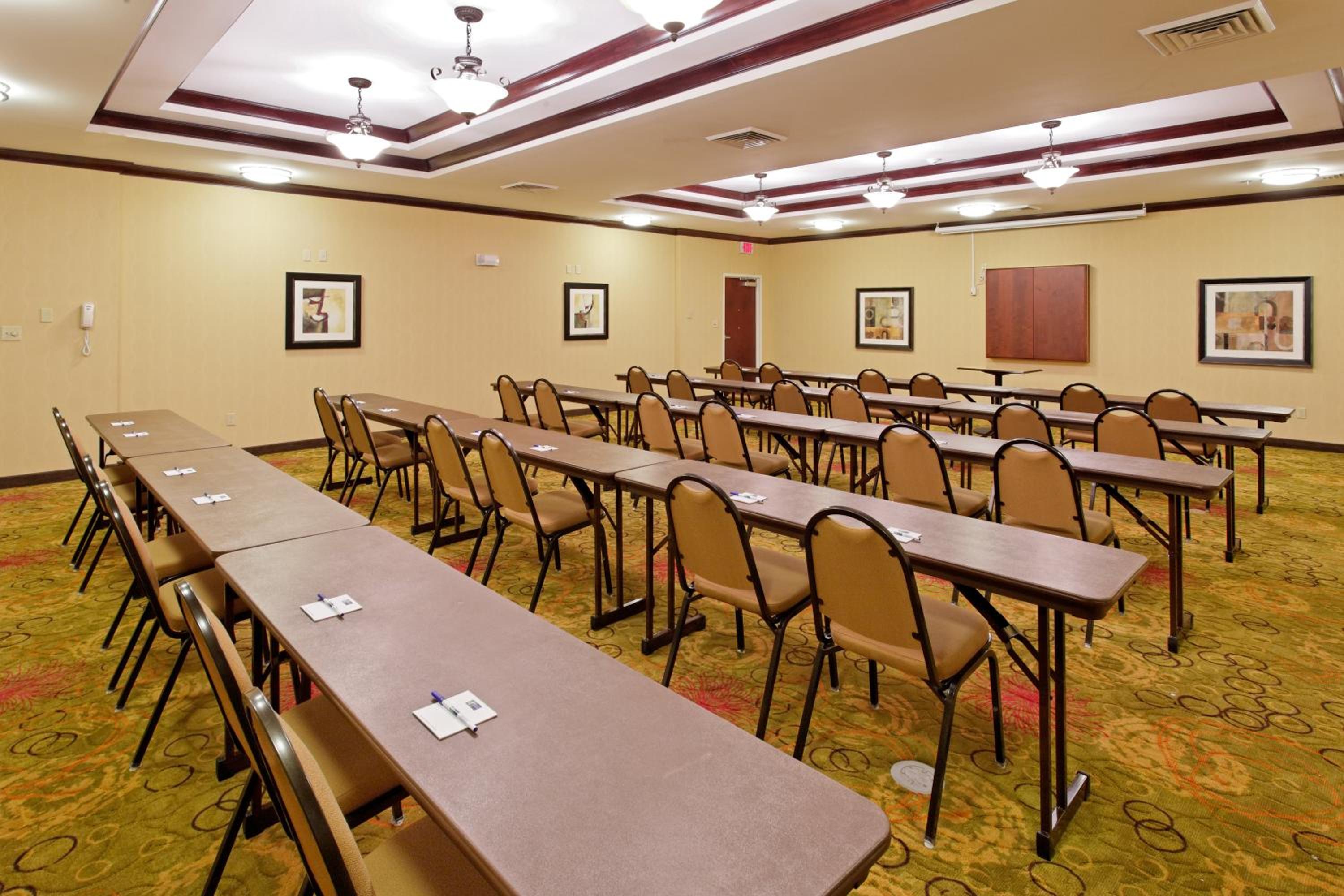 Florence Vacations - Holiday Inn Express Florence Northeast, an IHG Hotel - Property Image 2