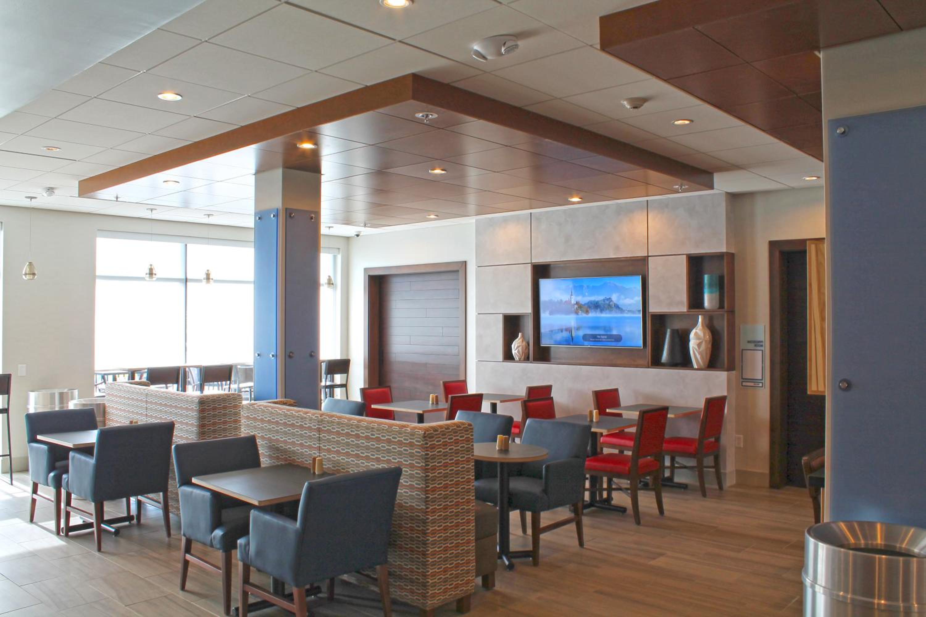Holiday Inn Express Suites - St. Louis South - I-55, an IHG Hotel - Property Image 3