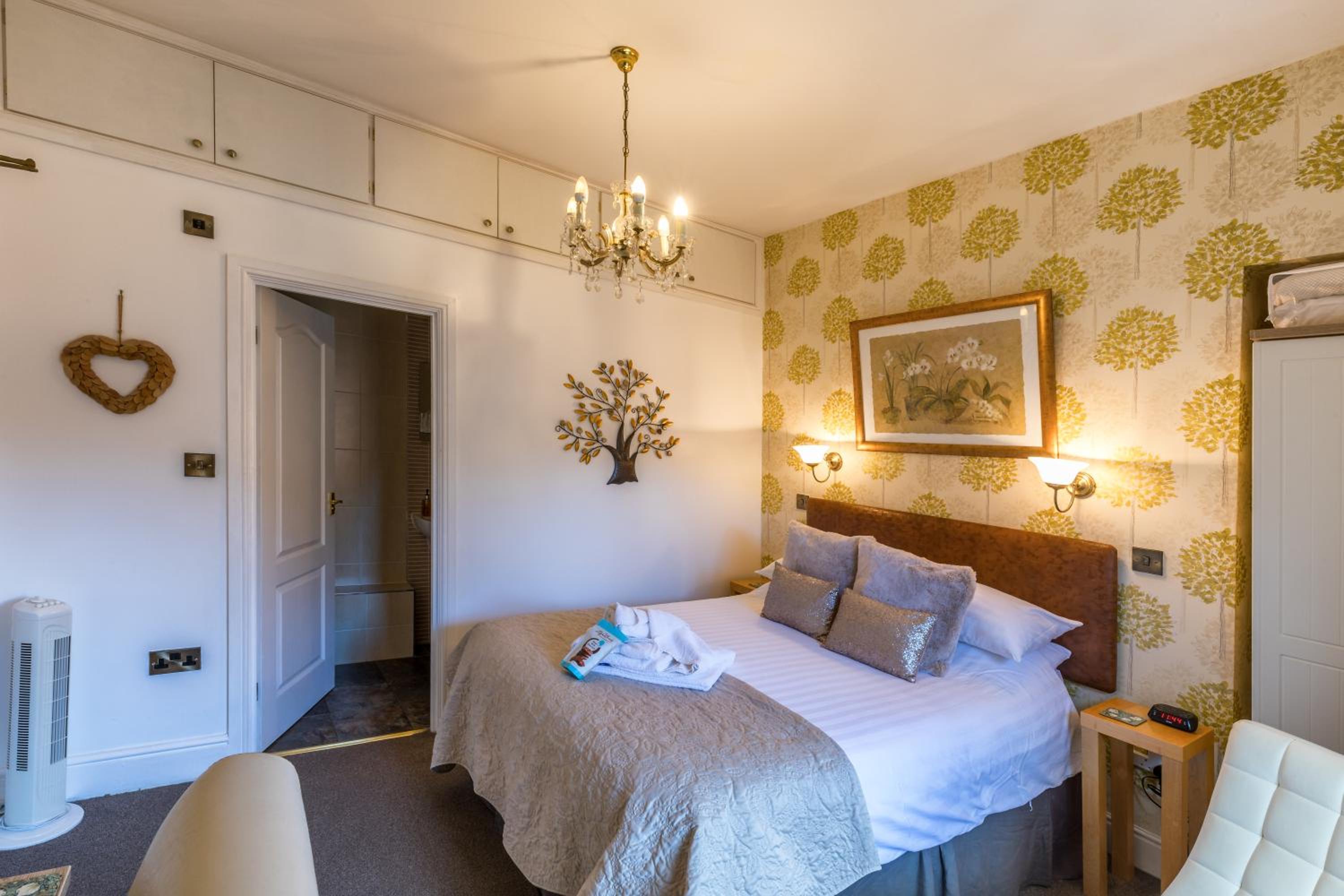 South Shields Vacations - Forest Guest House - Property Image 1