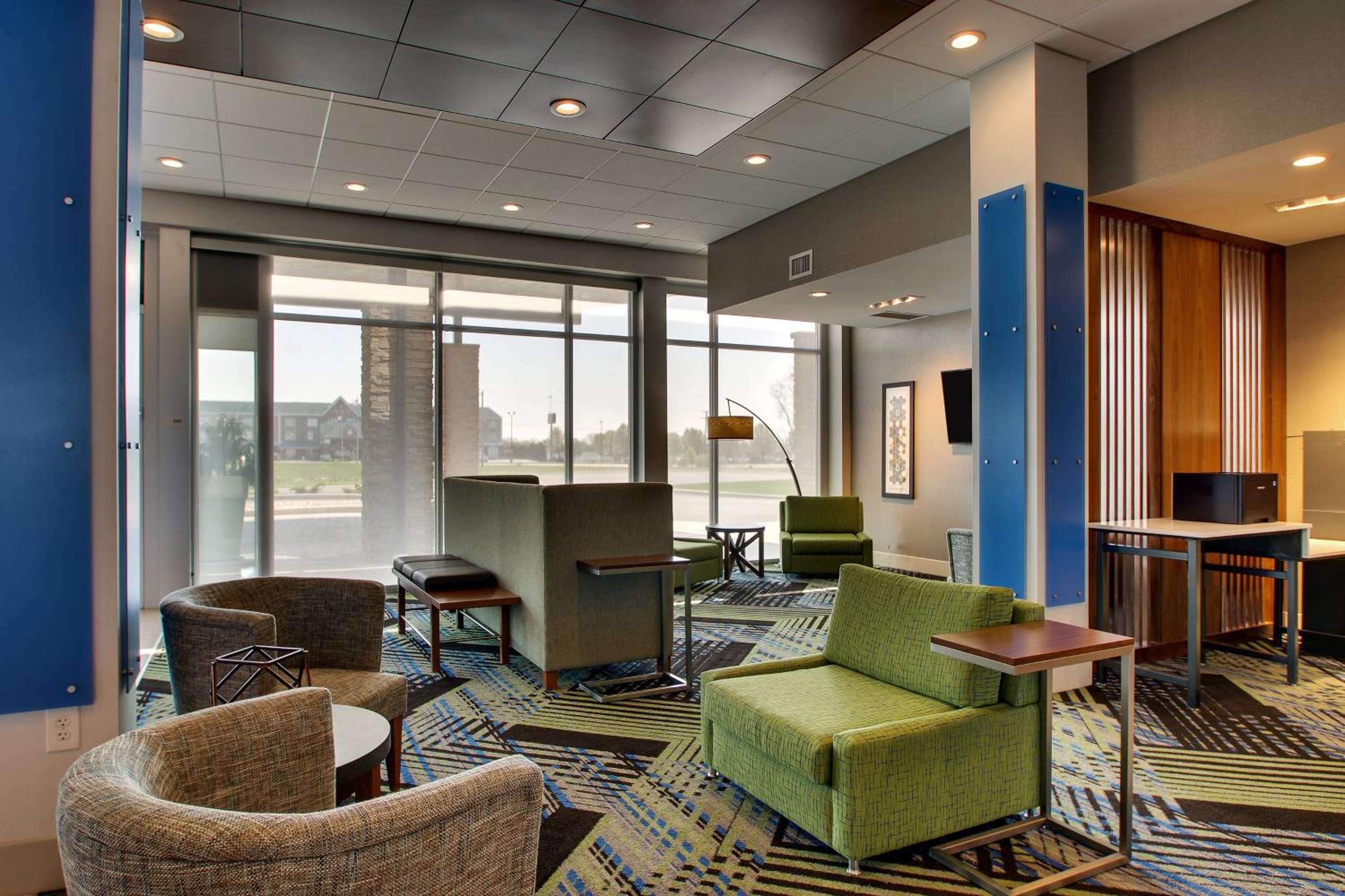 Findlay Vacations - Holiday Inn Express  Suites Findlay North, an IHG Hotel - Property Image 11