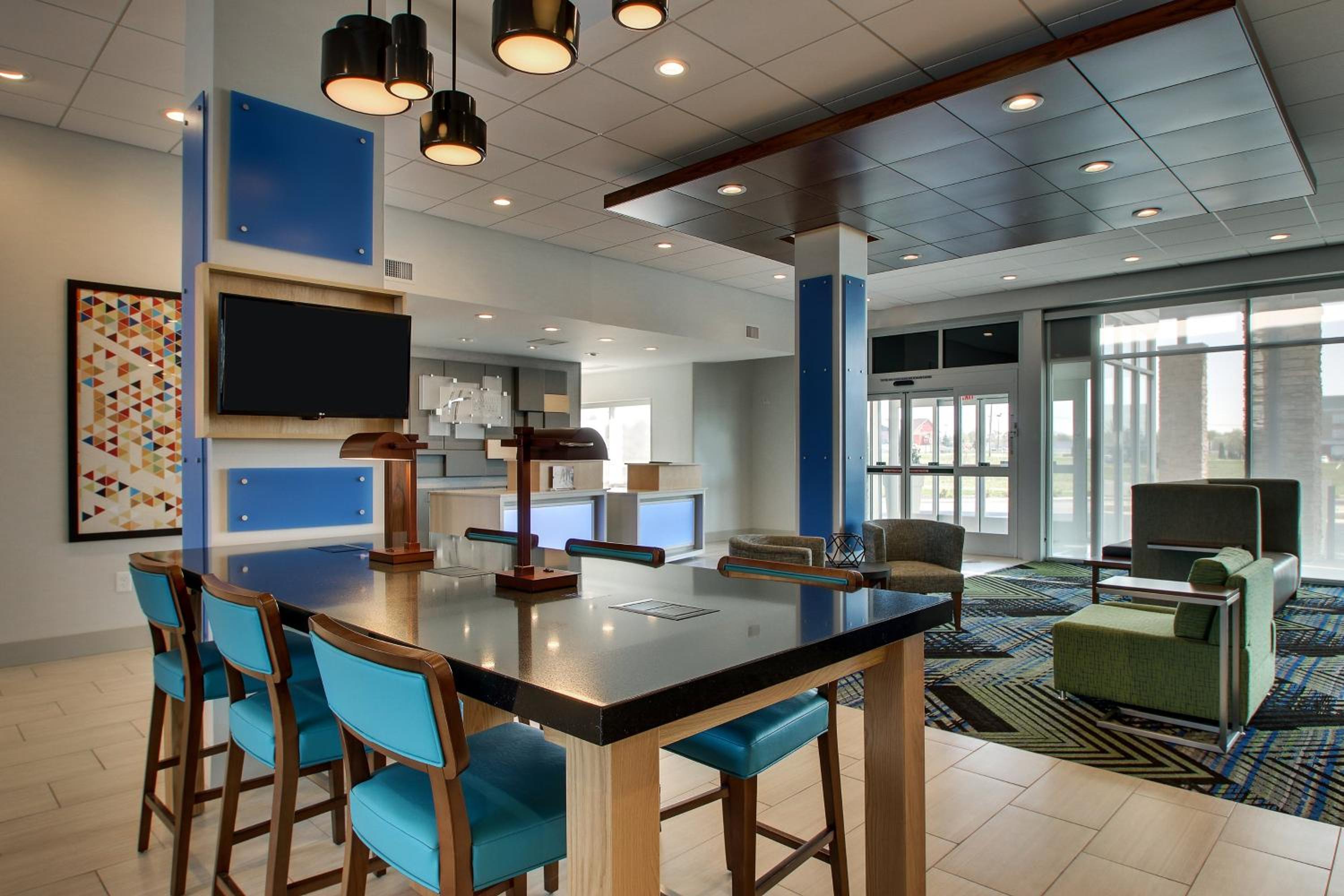 Findlay Vacations - Holiday Inn Express  Suites Findlay North, an IHG Hotel - Property Image 7