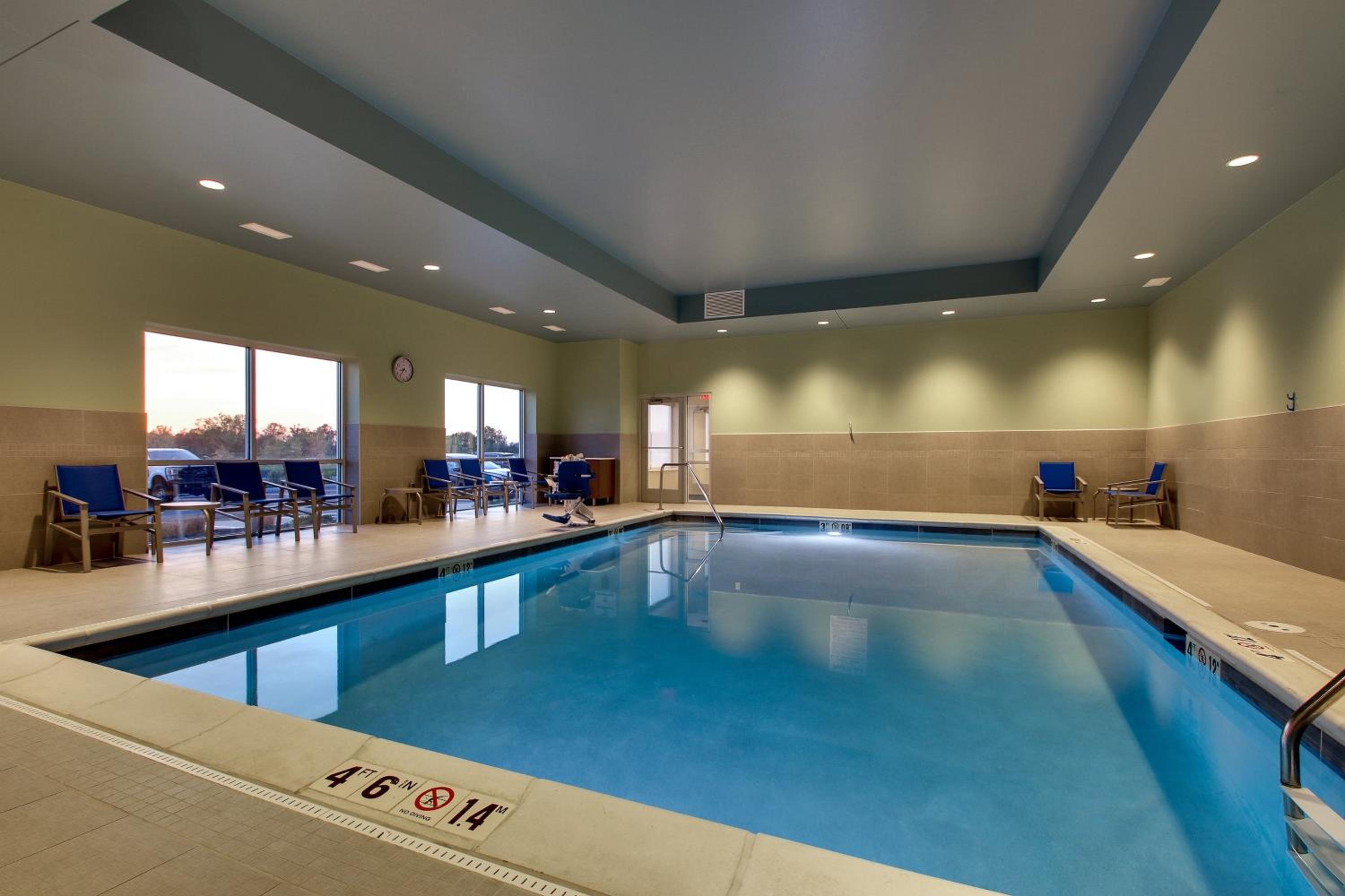 Findlay Vacations - Holiday Inn Express  Suites Findlay North, an IHG Hotel - Property Image 6