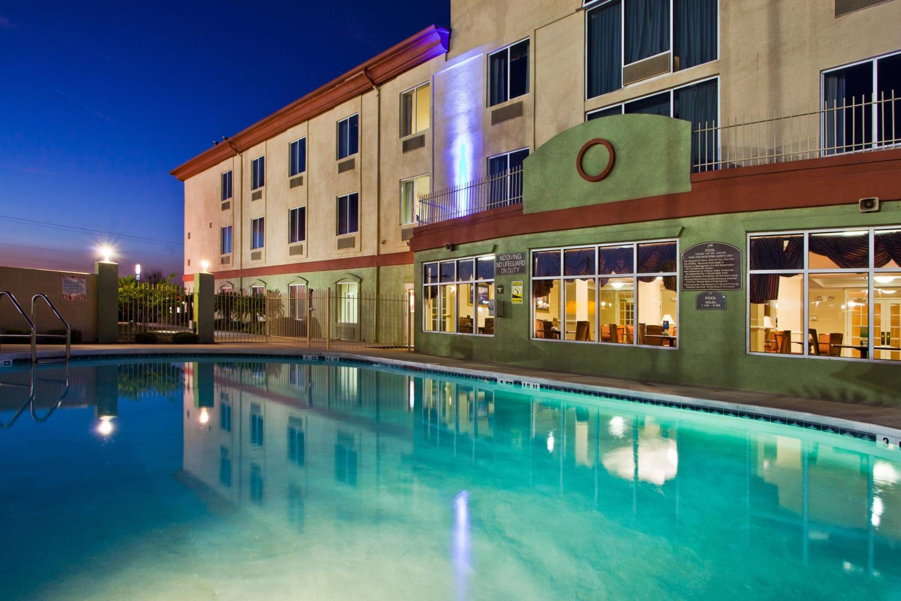 Holiday Inn Express Hotel  Suites Live Oak, an IHG Hotel - Property Image 7