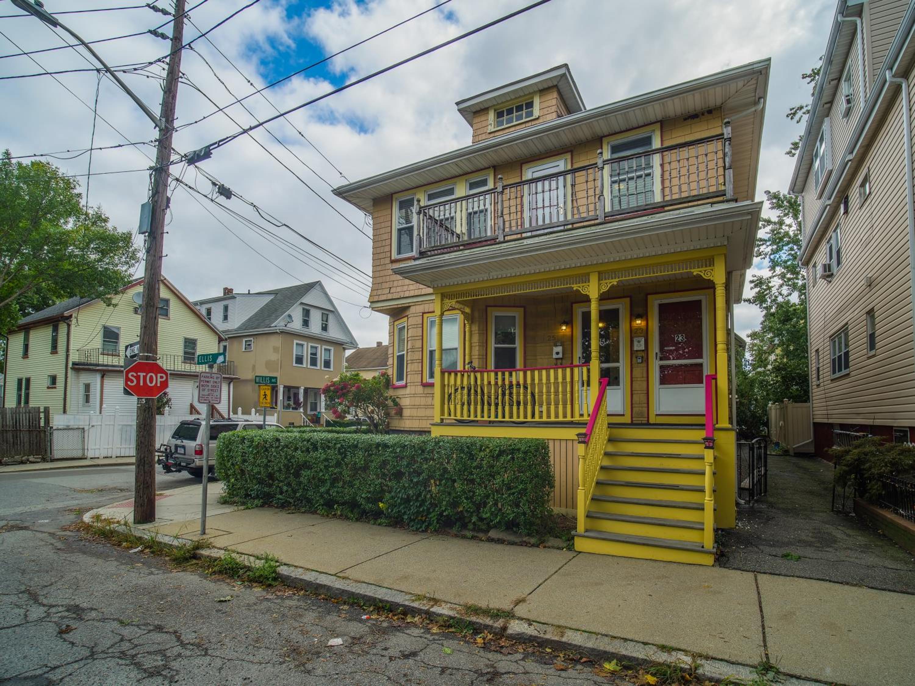 25 Ellis Av