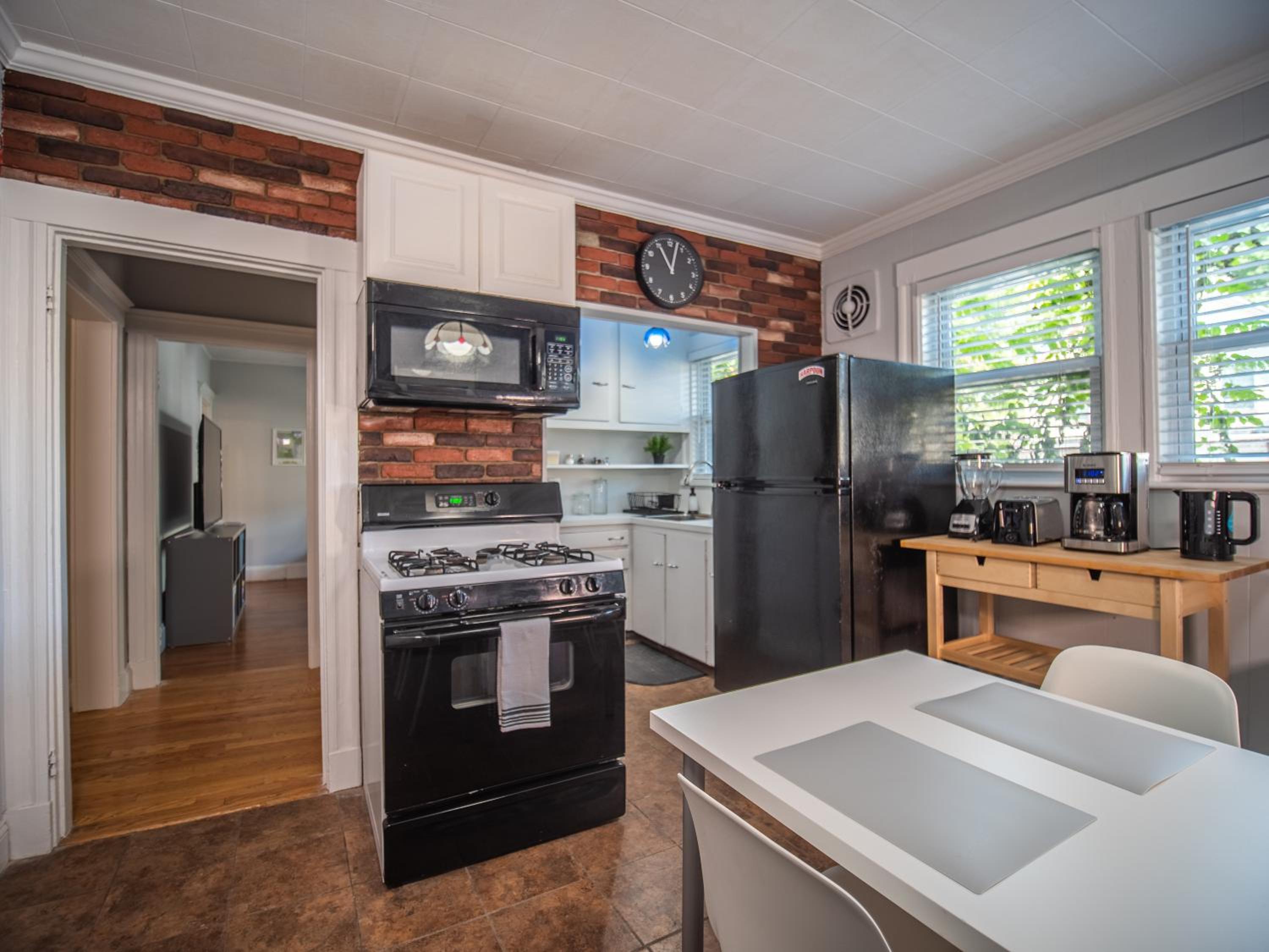 Photograph supplied for 25 Ellis Av