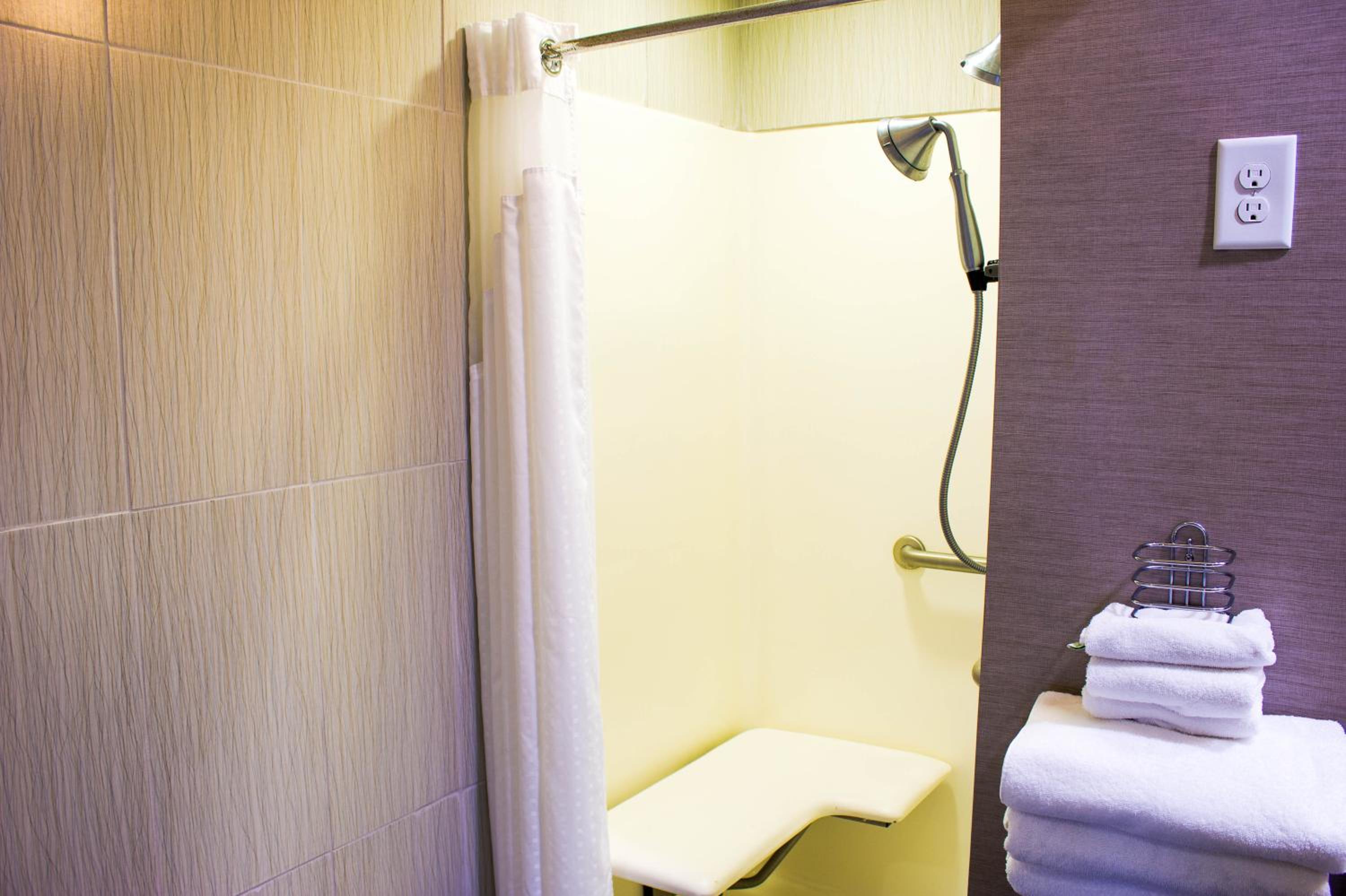 New Bern Vacations - Holiday Inn Express  Suites Havelock Northwest New Bern, an IHG Hotel - Property Image 4