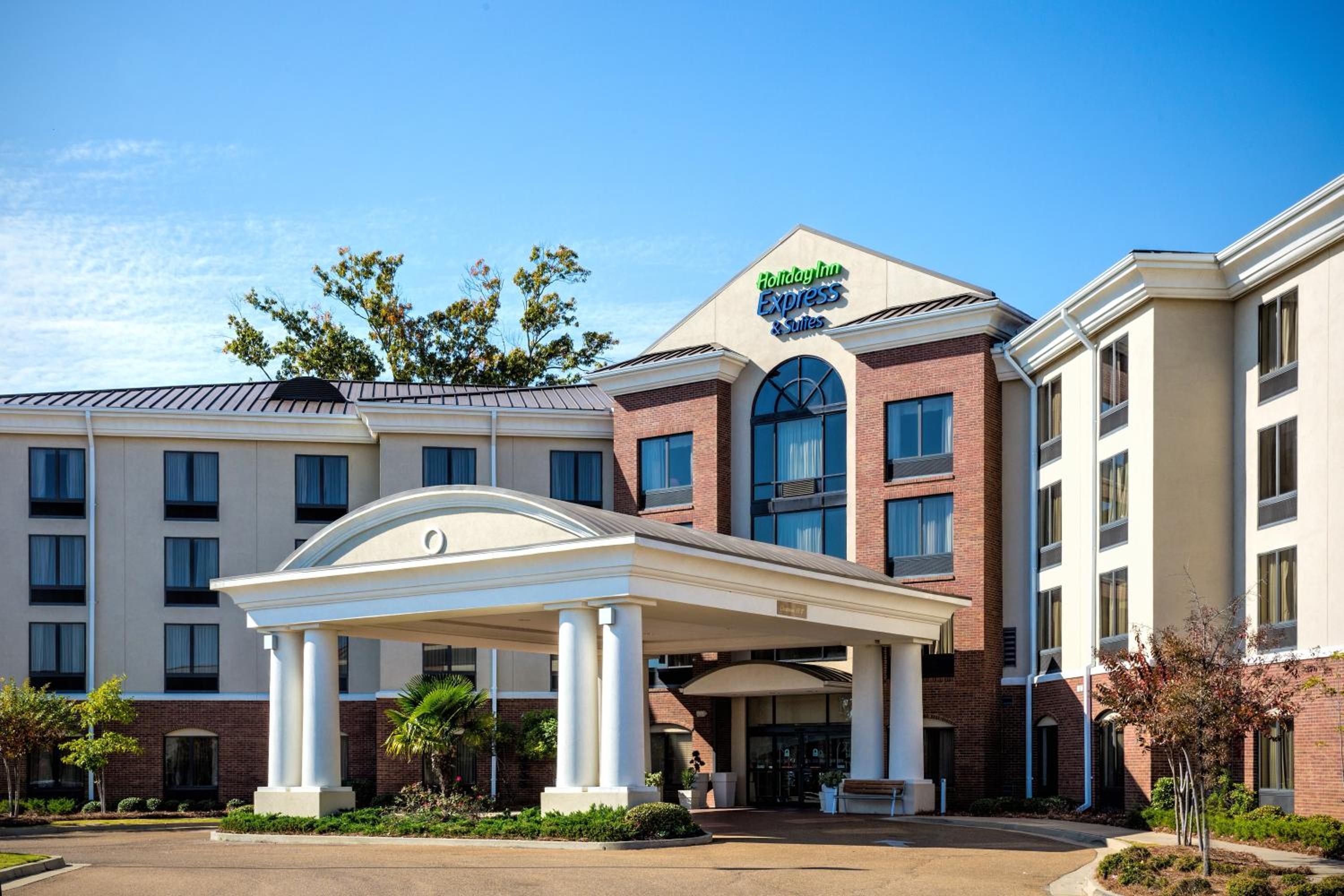 Hotel Holiday Inn Express Hotel & Suites Jackson - Flowood, an IHG Hotel - Image 1