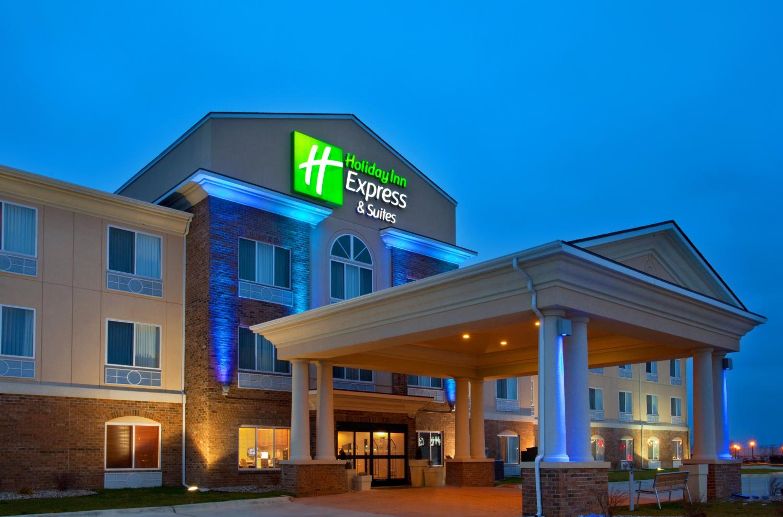 Mattoon Vacations - Holiday Inn Express Hotel  Suites Mattoon, an IHG Hotel - Property Image 1