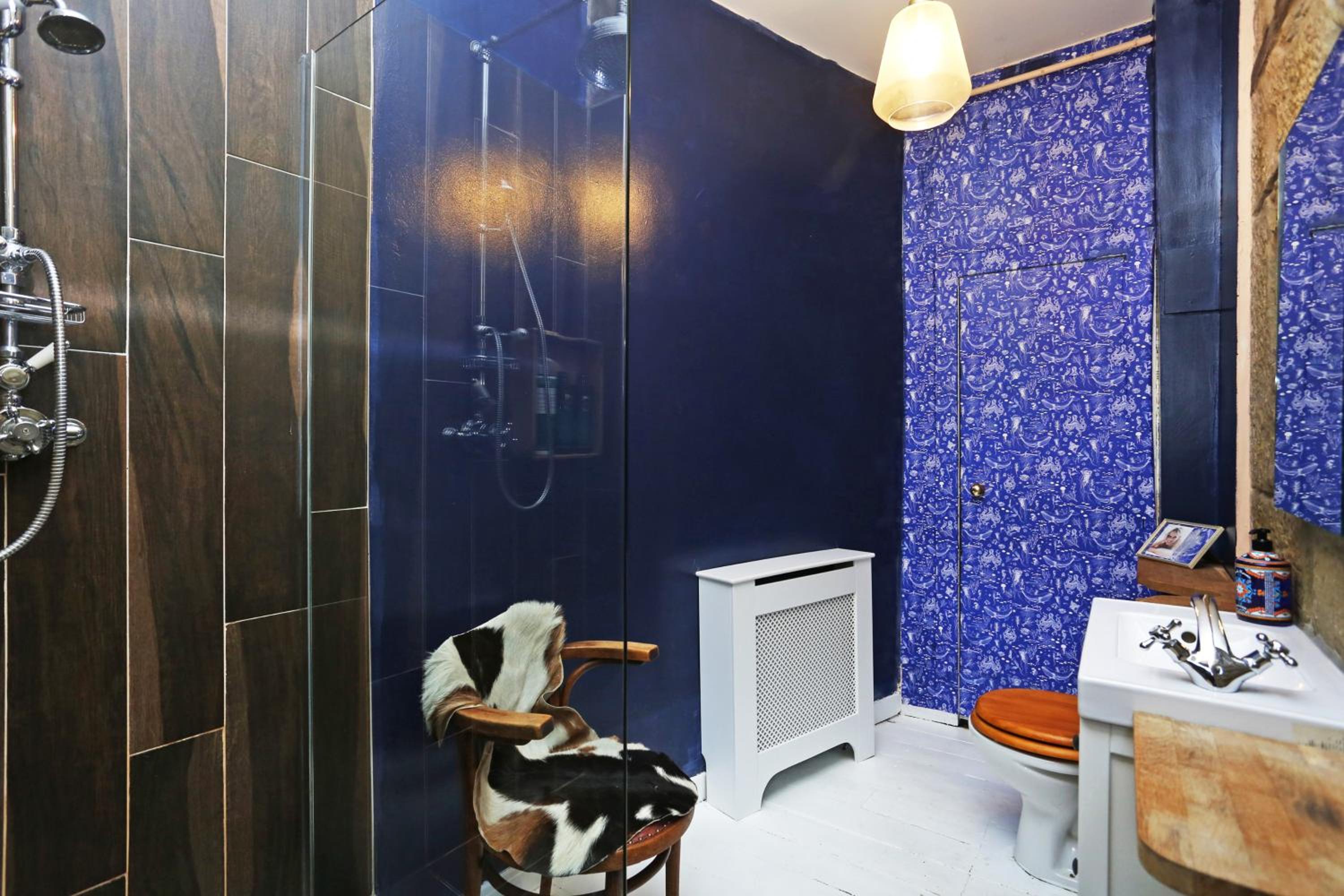 JOIVY Iconic Colorful 2-bed Home on the Royal Mile photo 4