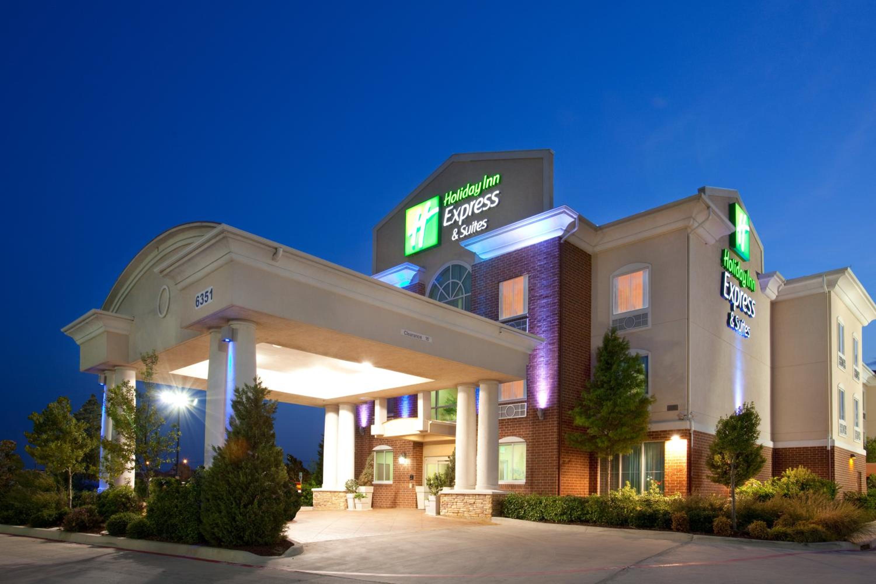 Hotel Holiday Inn Express & Suites Fort Worth - Fossil Creek, an IHG Hotel - Image 1