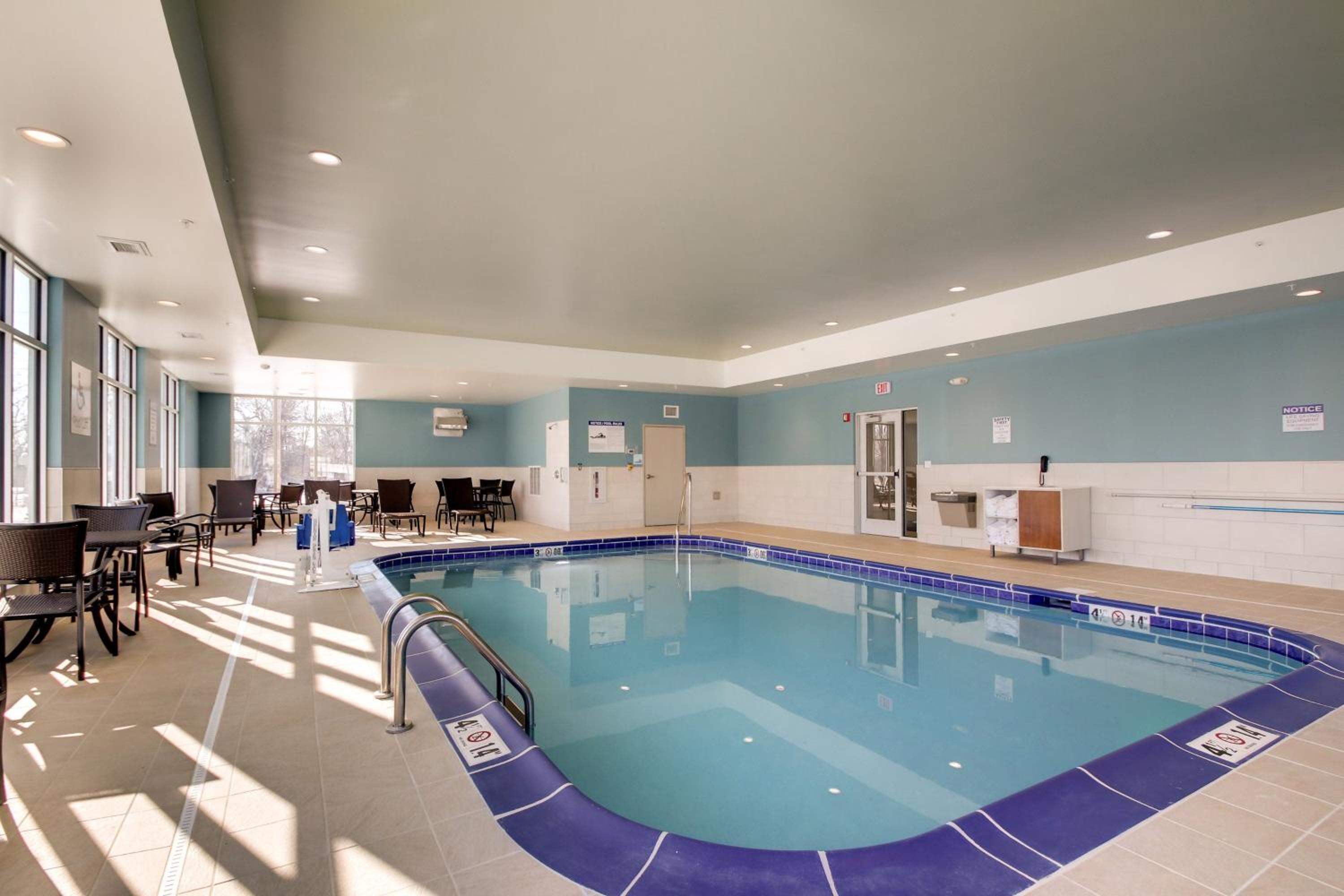 Galesburg Vacations - Holiday Inn Express Suites Galesburg, an IHG Hotel - Property Image 61
