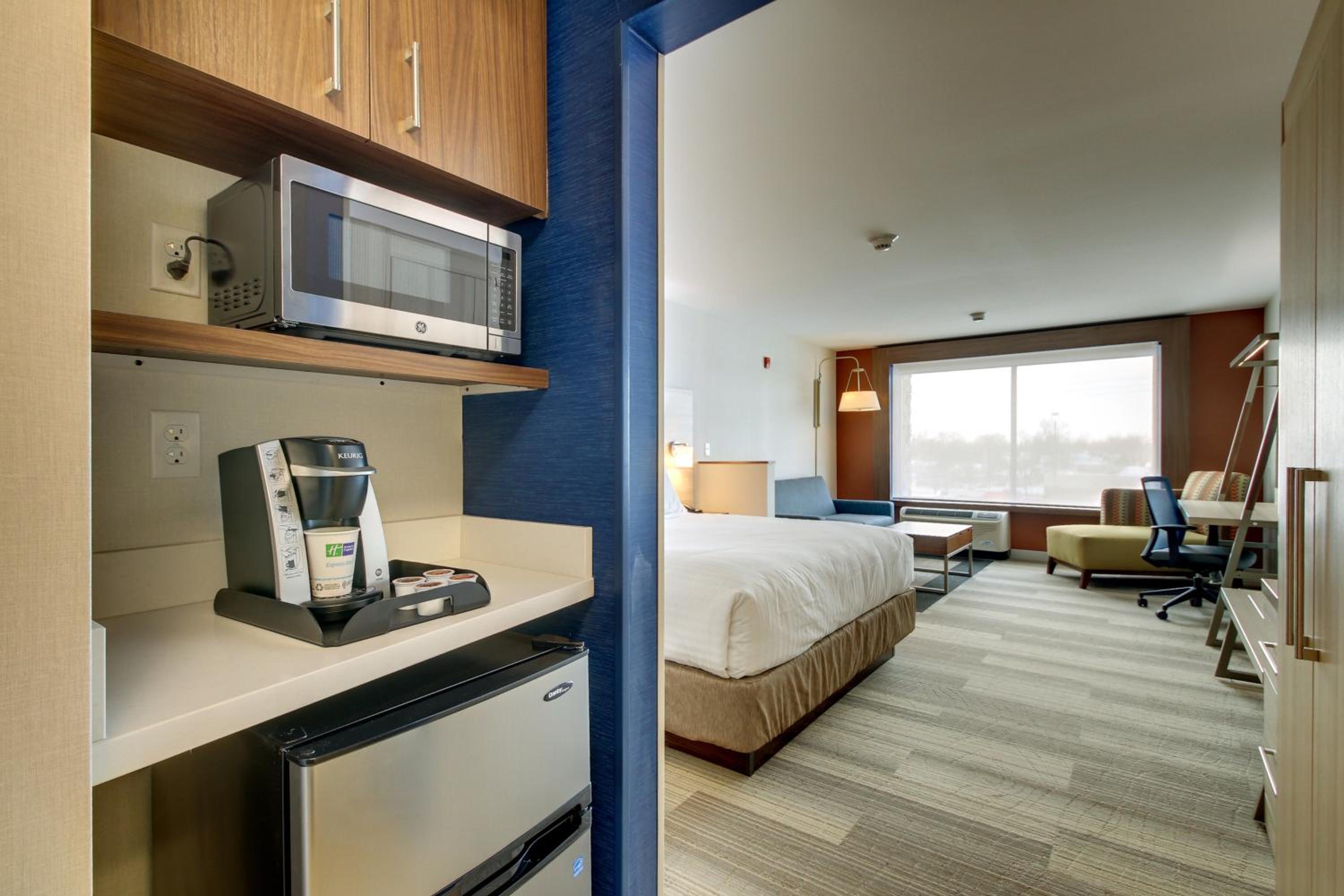 Galesburg Vacations - Holiday Inn Express Suites Galesburg, an IHG Hotel - Property Image 31