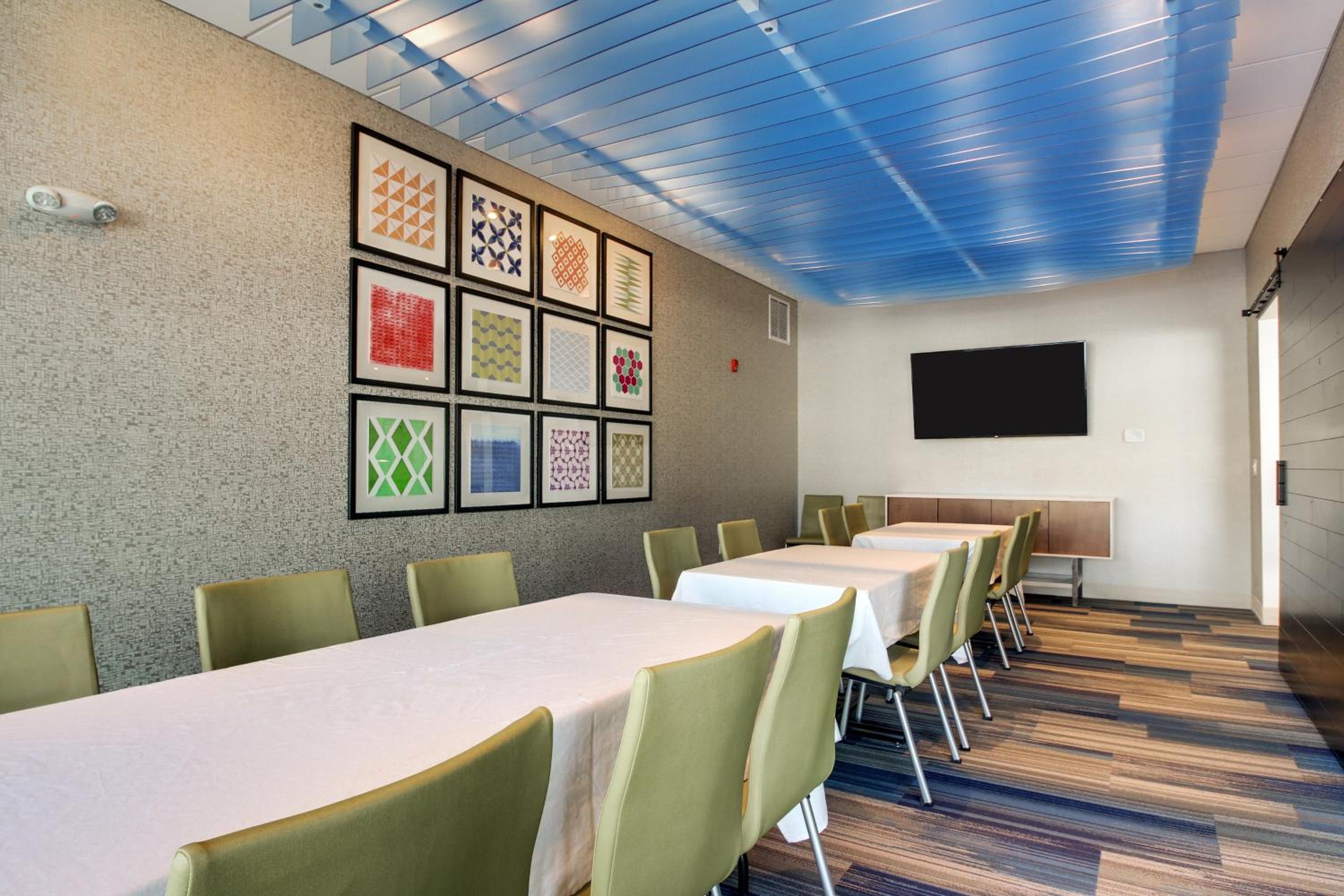 Galesburg Vacations - Holiday Inn Express Suites Galesburg, an IHG Hotel - Property Image 62