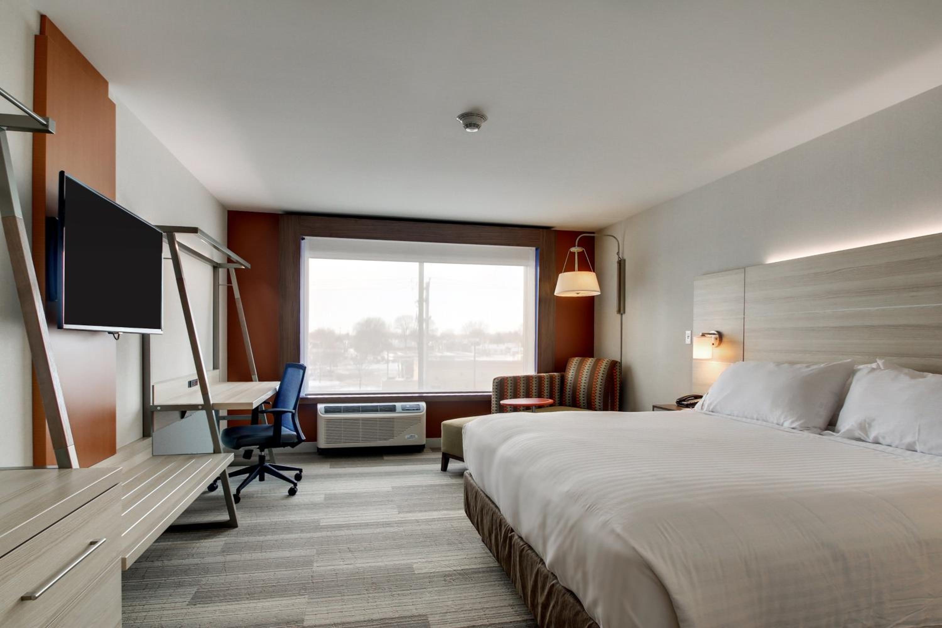 Galesburg Vacations - Holiday Inn Express Suites Galesburg, an IHG Hotel - Property Image 21