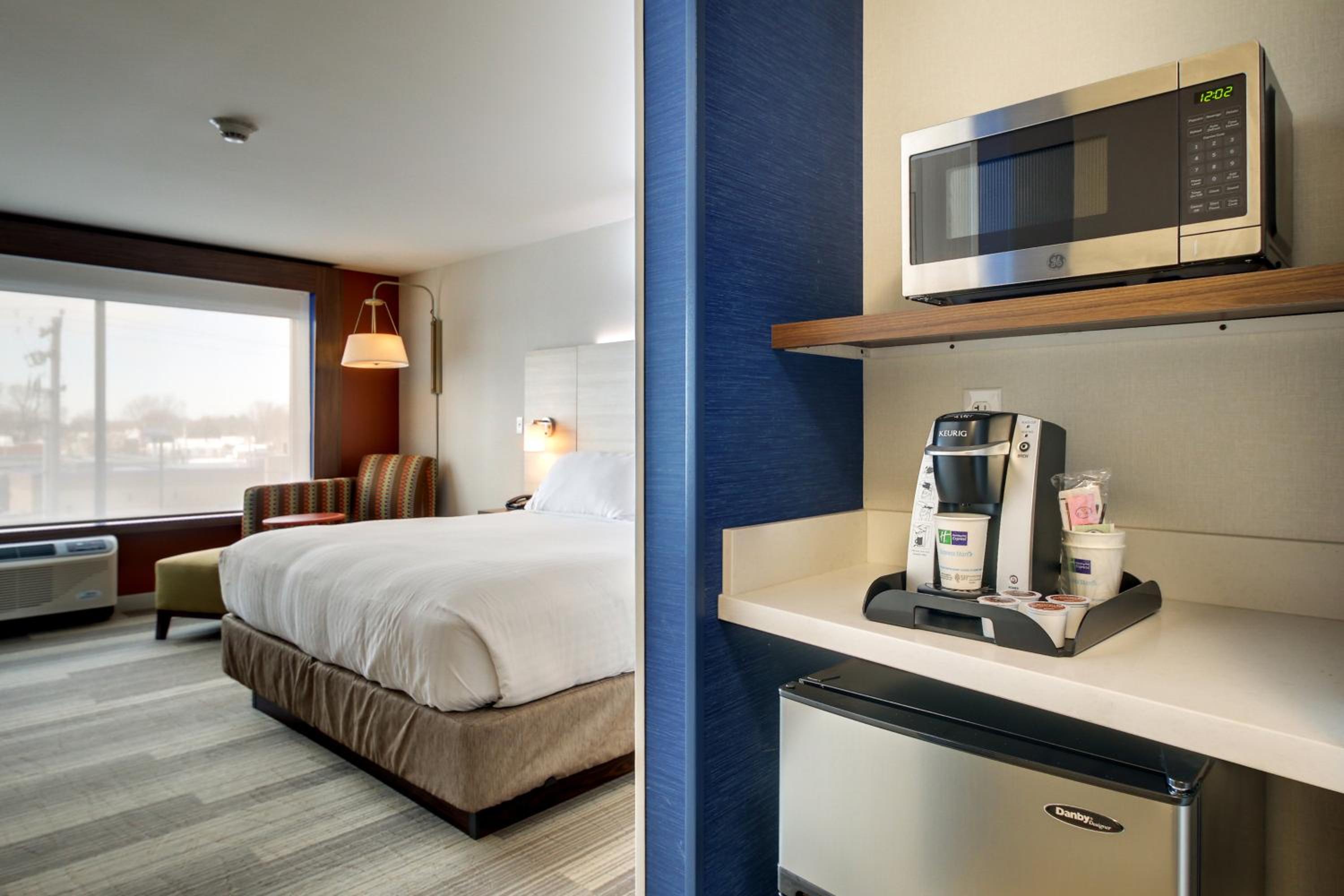 Galesburg Vacations - Holiday Inn Express Suites Galesburg, an IHG Hotel - Property Image 71