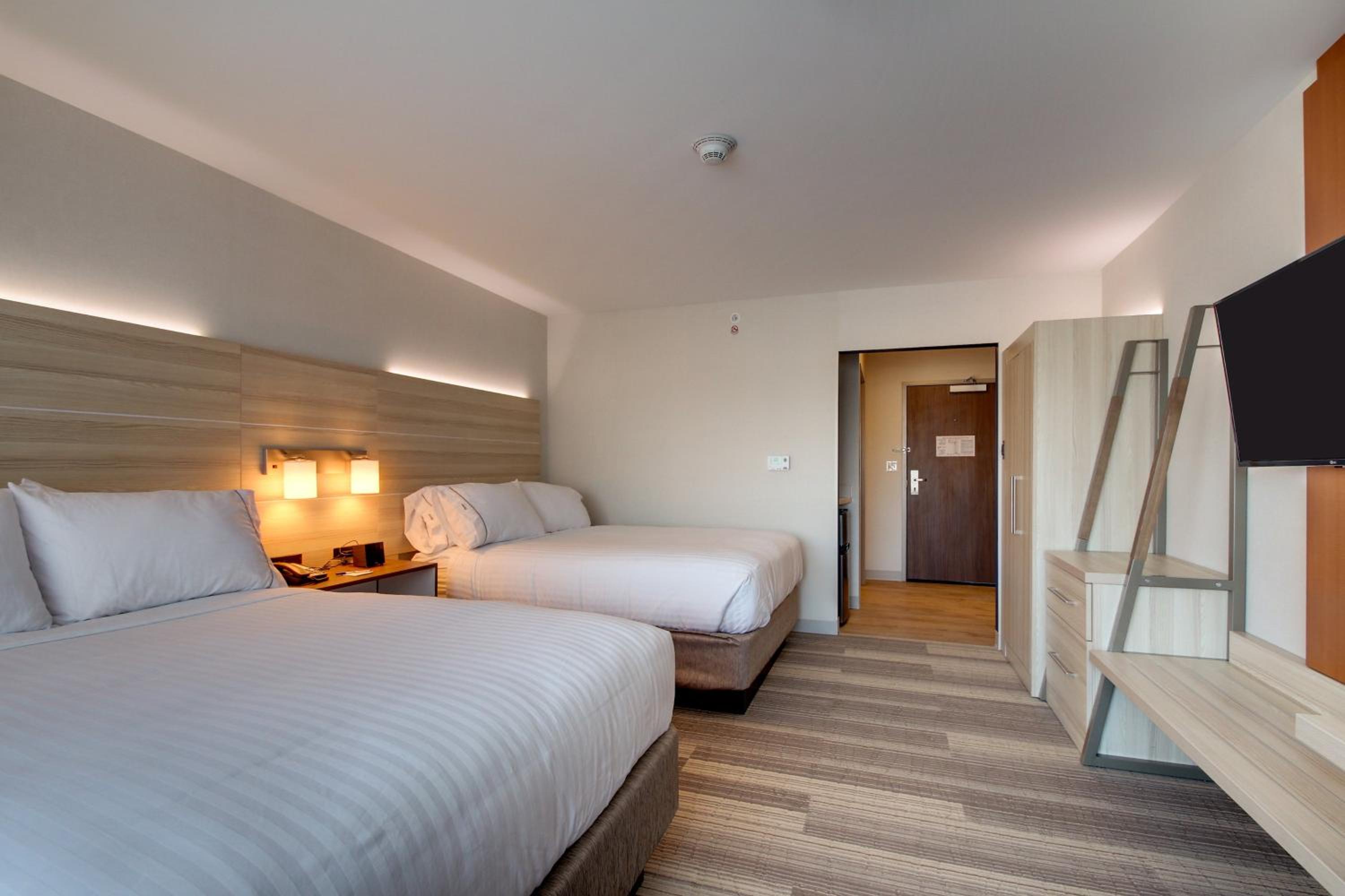 Galesburg Vacations - Holiday Inn Express Suites Galesburg, an IHG Hotel - Property Image 24