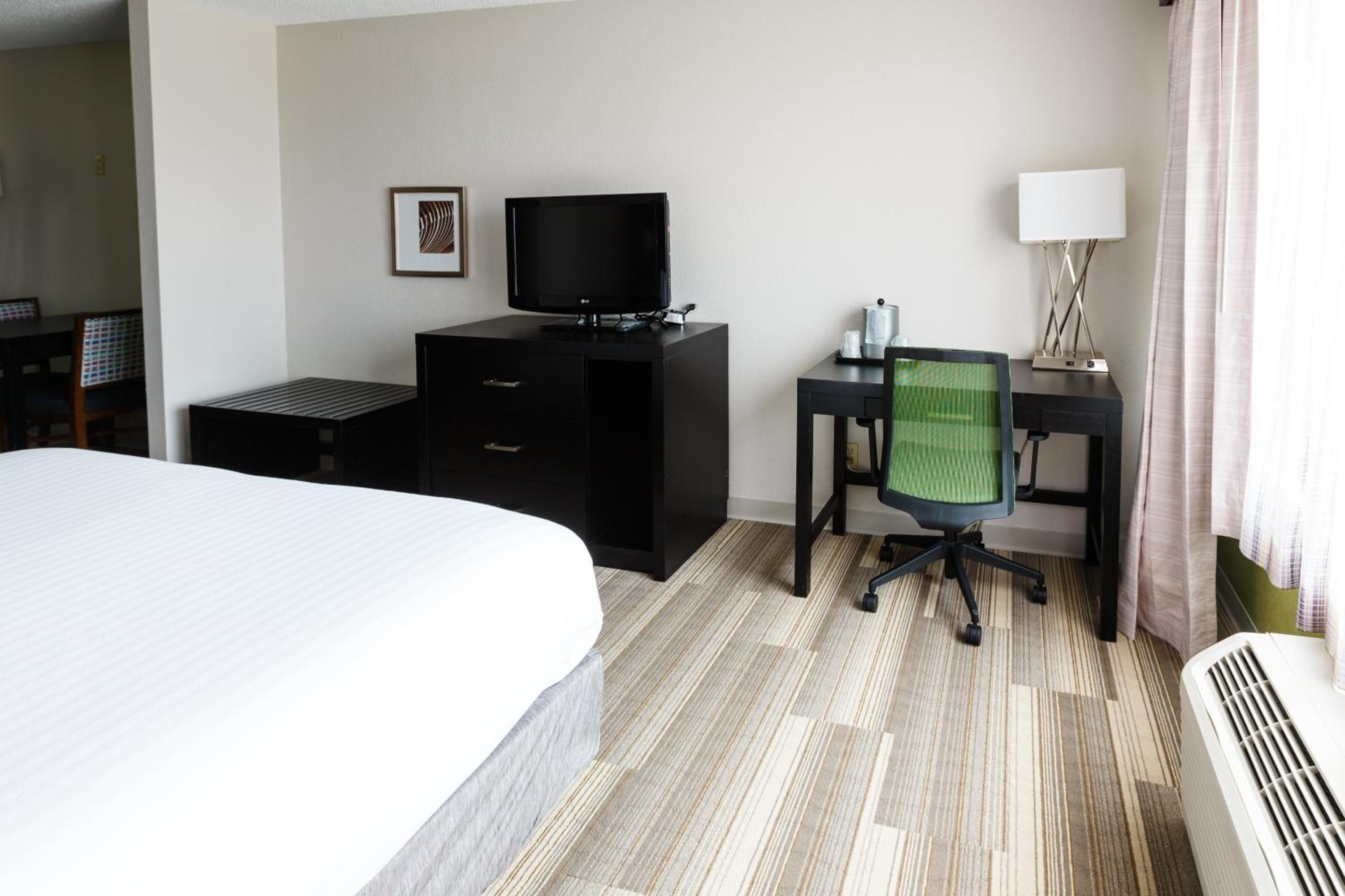 Shelbyville Vacations - Holiday Inn Express Suites Shelbyville, an IHG Hotel - Property Image 15