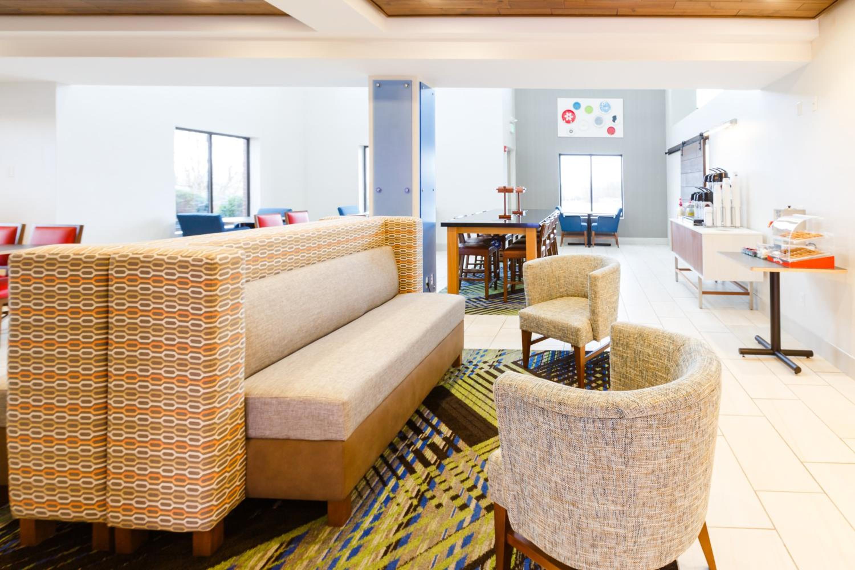 Shelbyville Vacations - Holiday Inn Express Suites Shelbyville, an IHG Hotel - Property Image 26