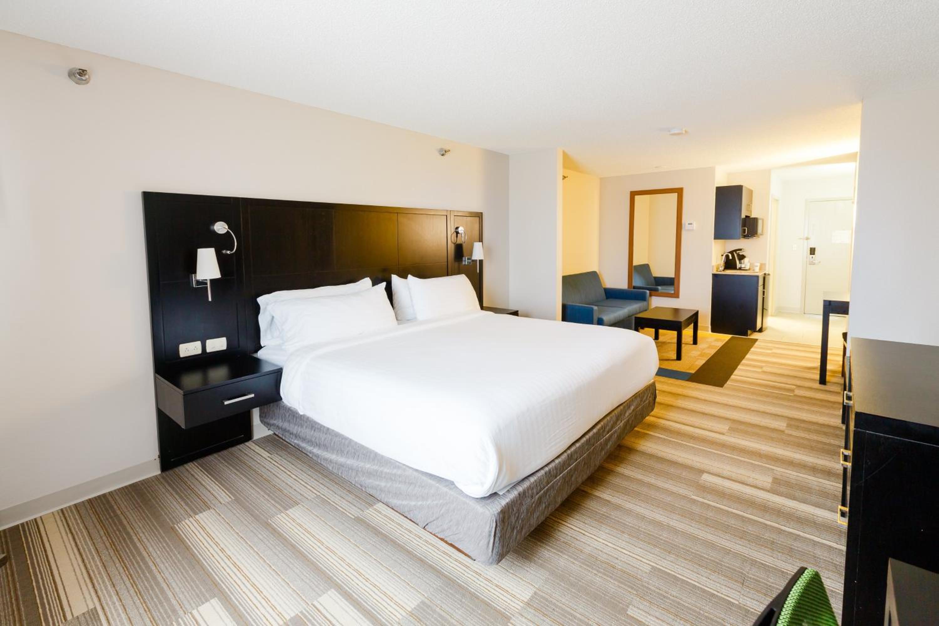 Shelbyville Vacations - Holiday Inn Express Suites Shelbyville, an IHG Hotel - Property Image 13
