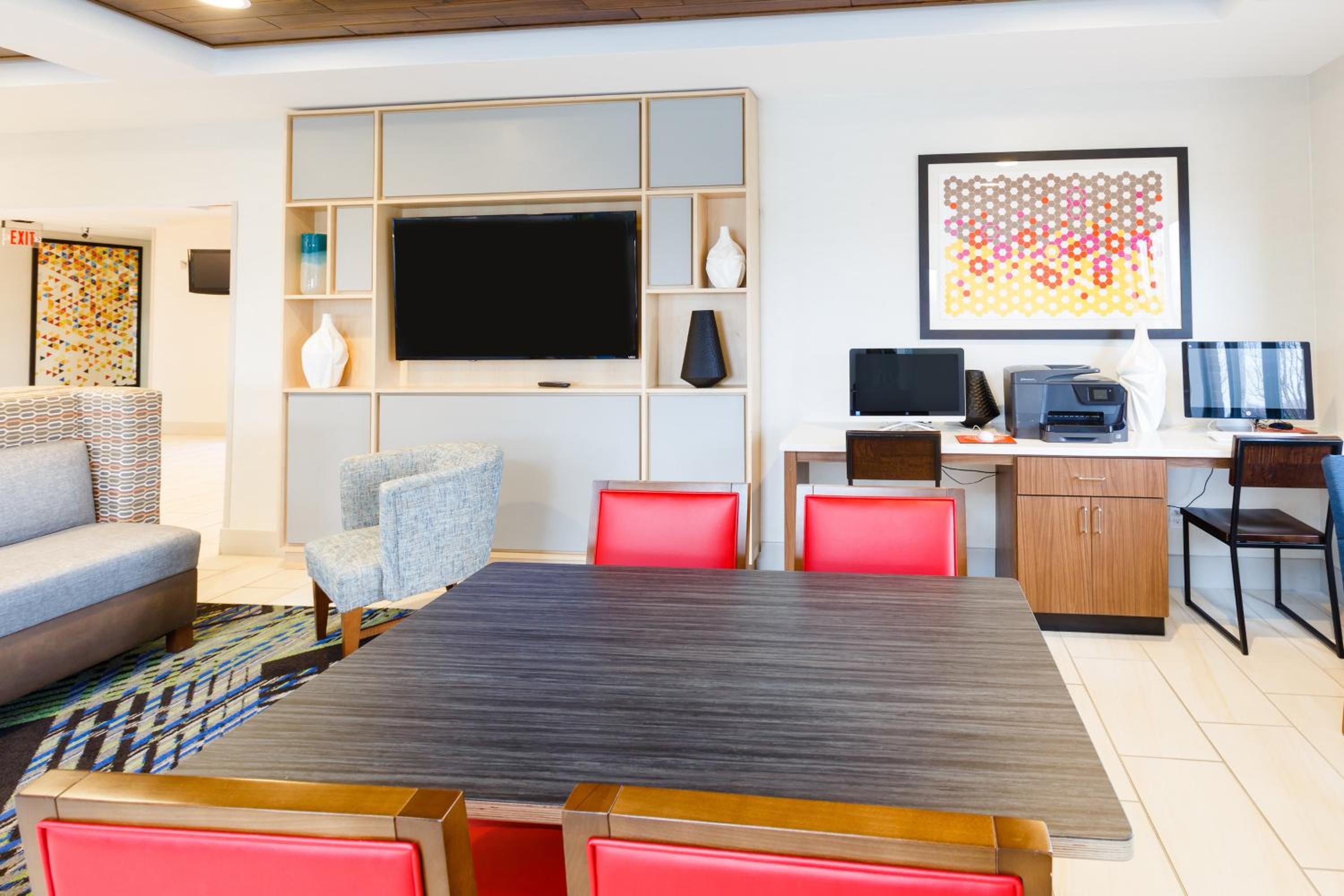 Shelbyville Vacations - Holiday Inn Express Suites Shelbyville, an IHG Hotel - Property Image 29