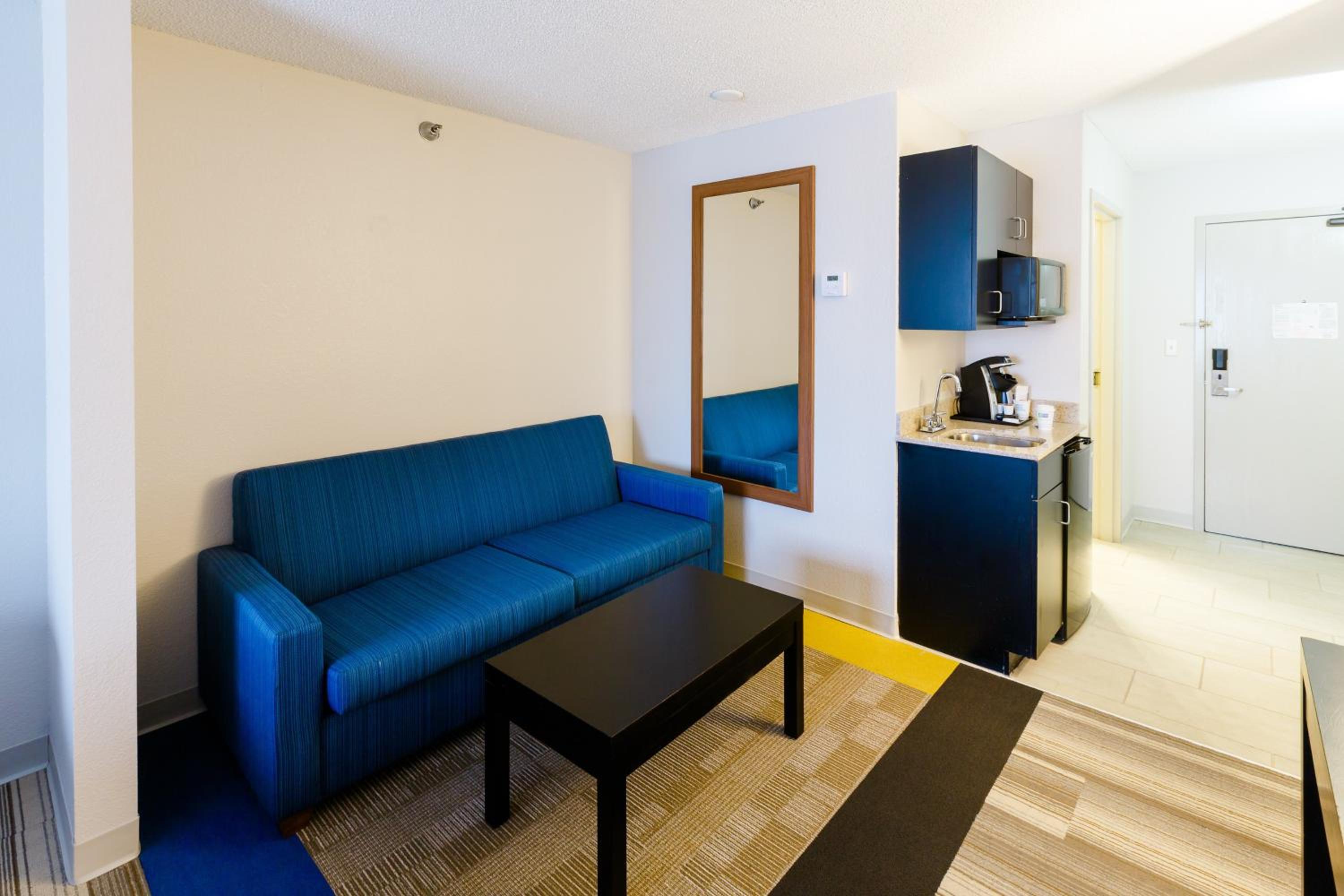 Shelbyville Vacations - Holiday Inn Express Suites Shelbyville, an IHG Hotel - Property Image 17