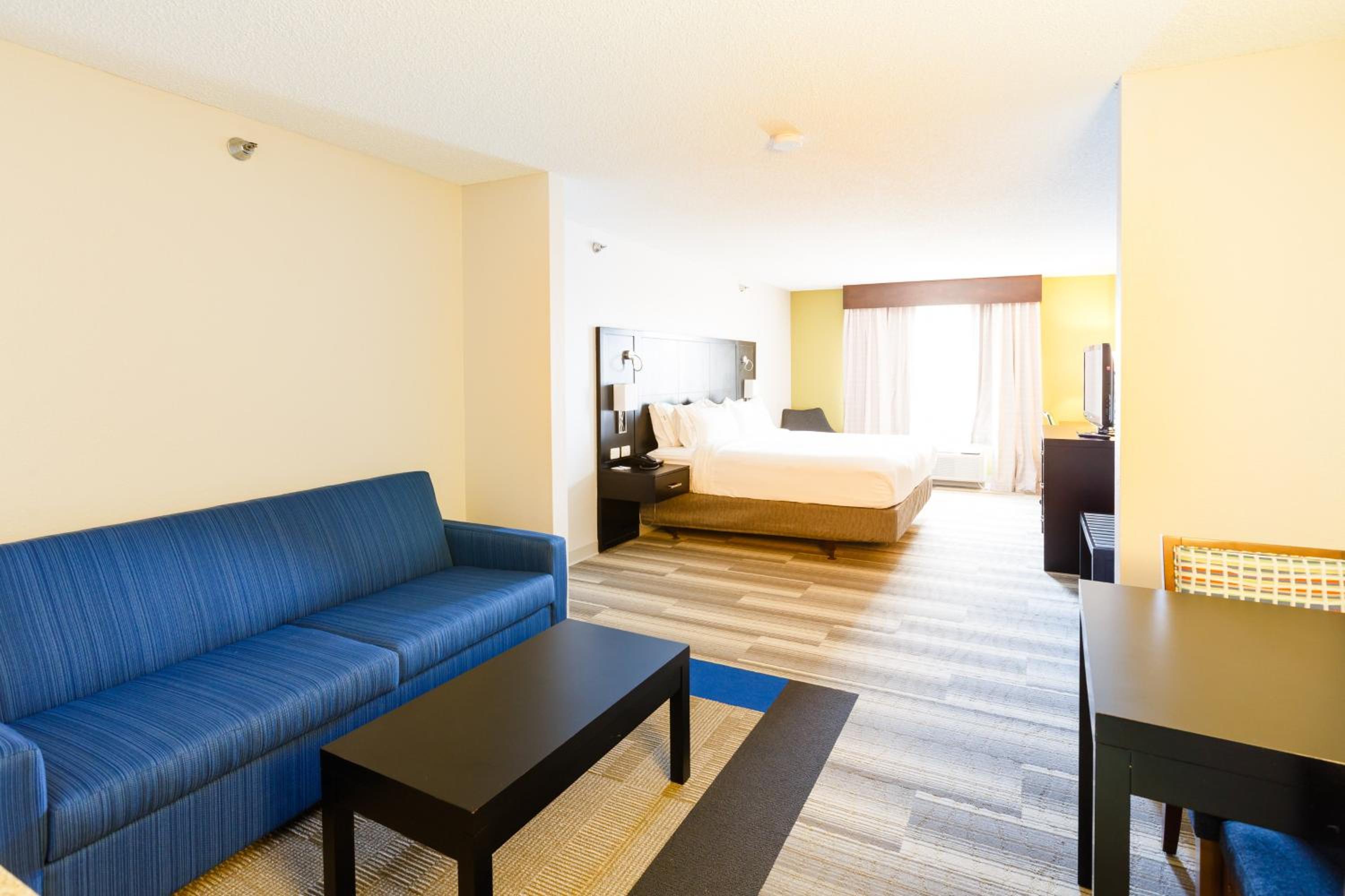 Shelbyville Vacations - Holiday Inn Express Suites Shelbyville, an IHG Hotel - Property Image 32
