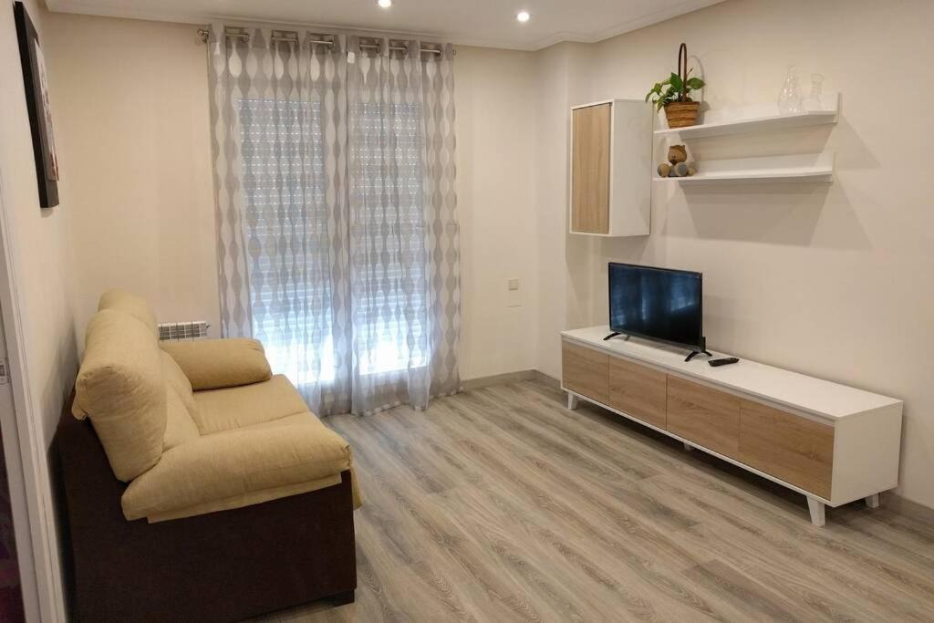 Agradable, luminoso, WIFI, junto al Ayuntamiento view 5