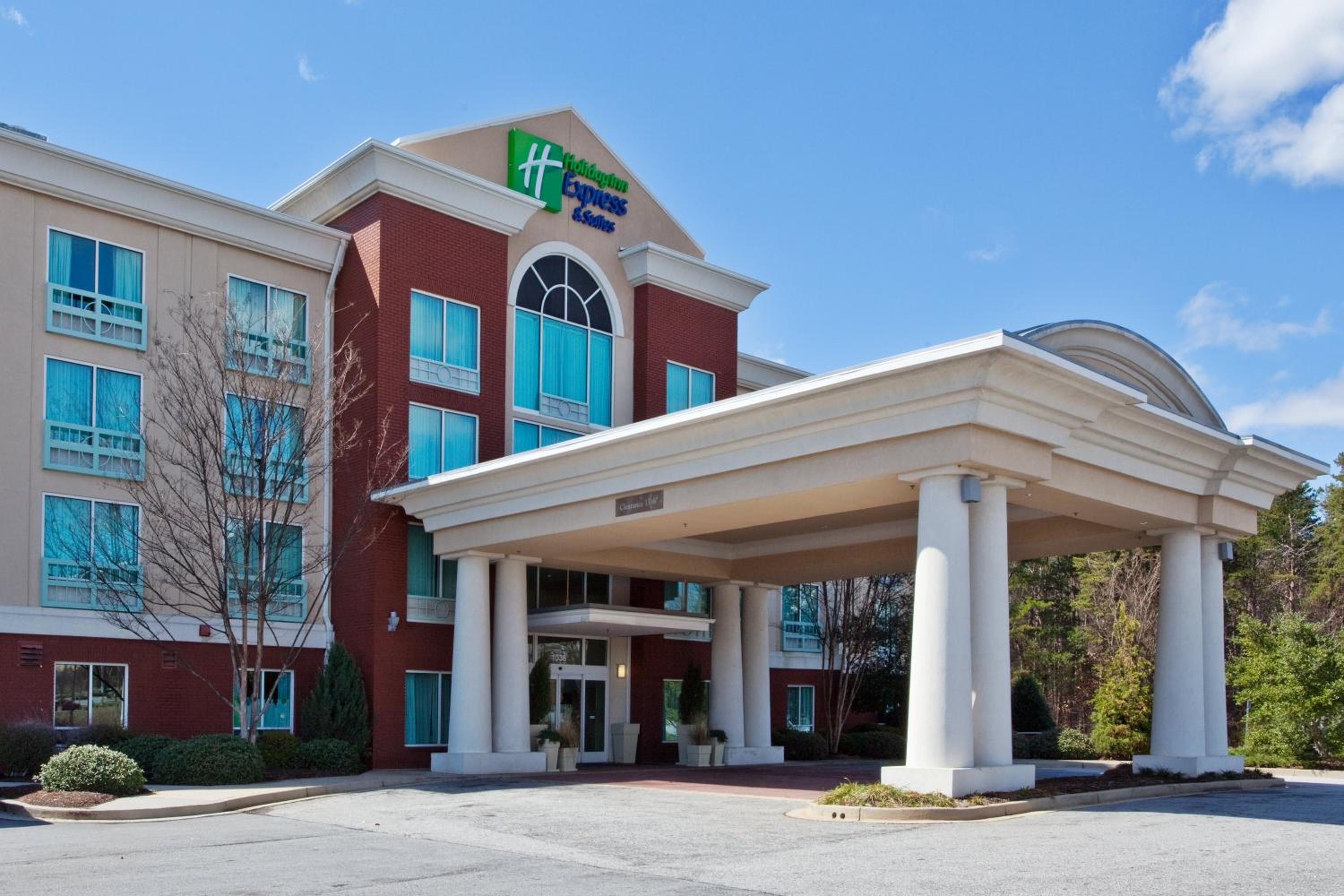 Hotel Holiday Inn Express Hotel & Suites Greenville-I-85 & Woodruff Road, an IHG Hotel - Image 1