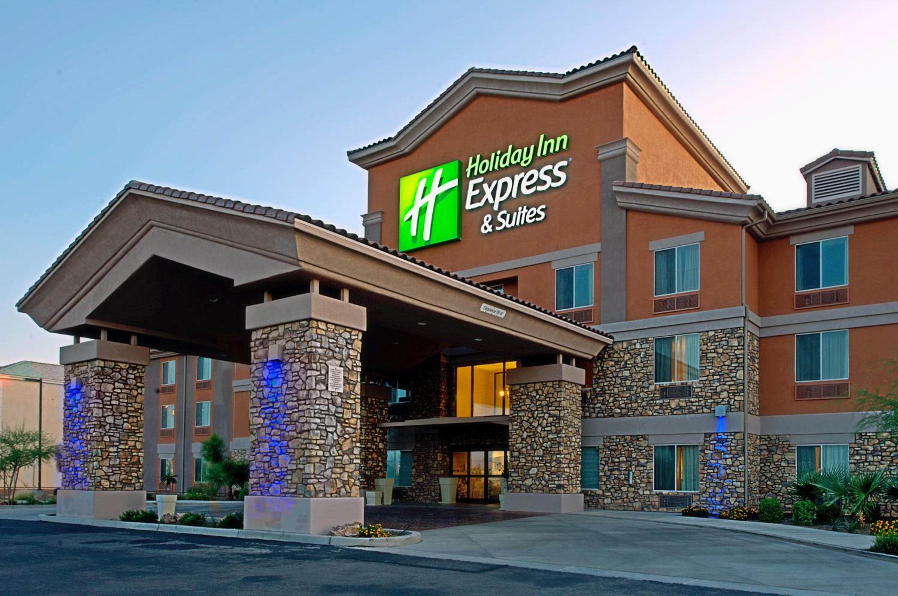 Hotel Holiday Inn Express & Suites Tucson, an IHG Hotel - Image 1