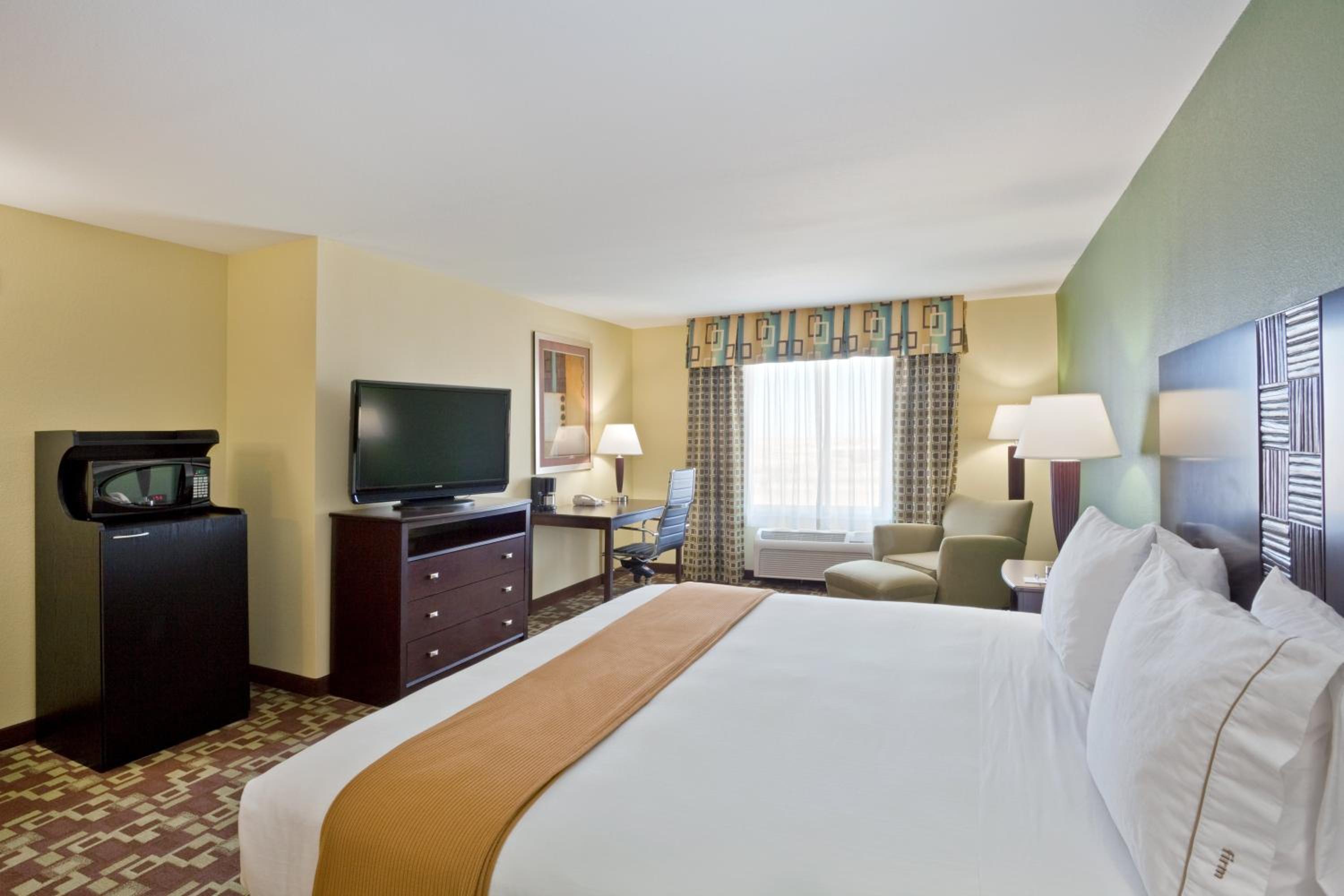 Dumas Vacations - Holiday Inn Express Hotel  Suites Dumas, an IHG Hotel - Property Image 1